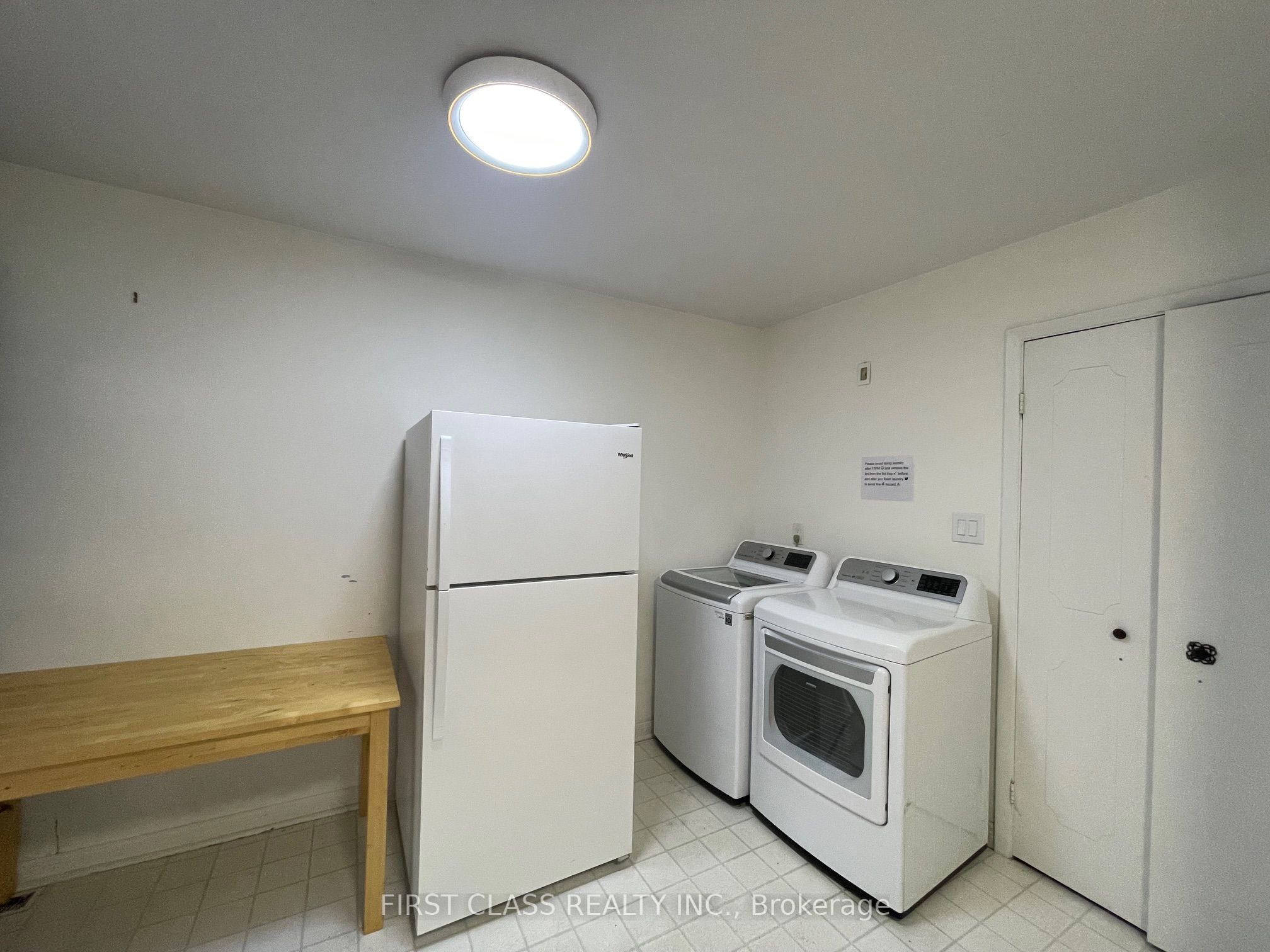#n4 - 93 Peckham Avenue Property Photo 6