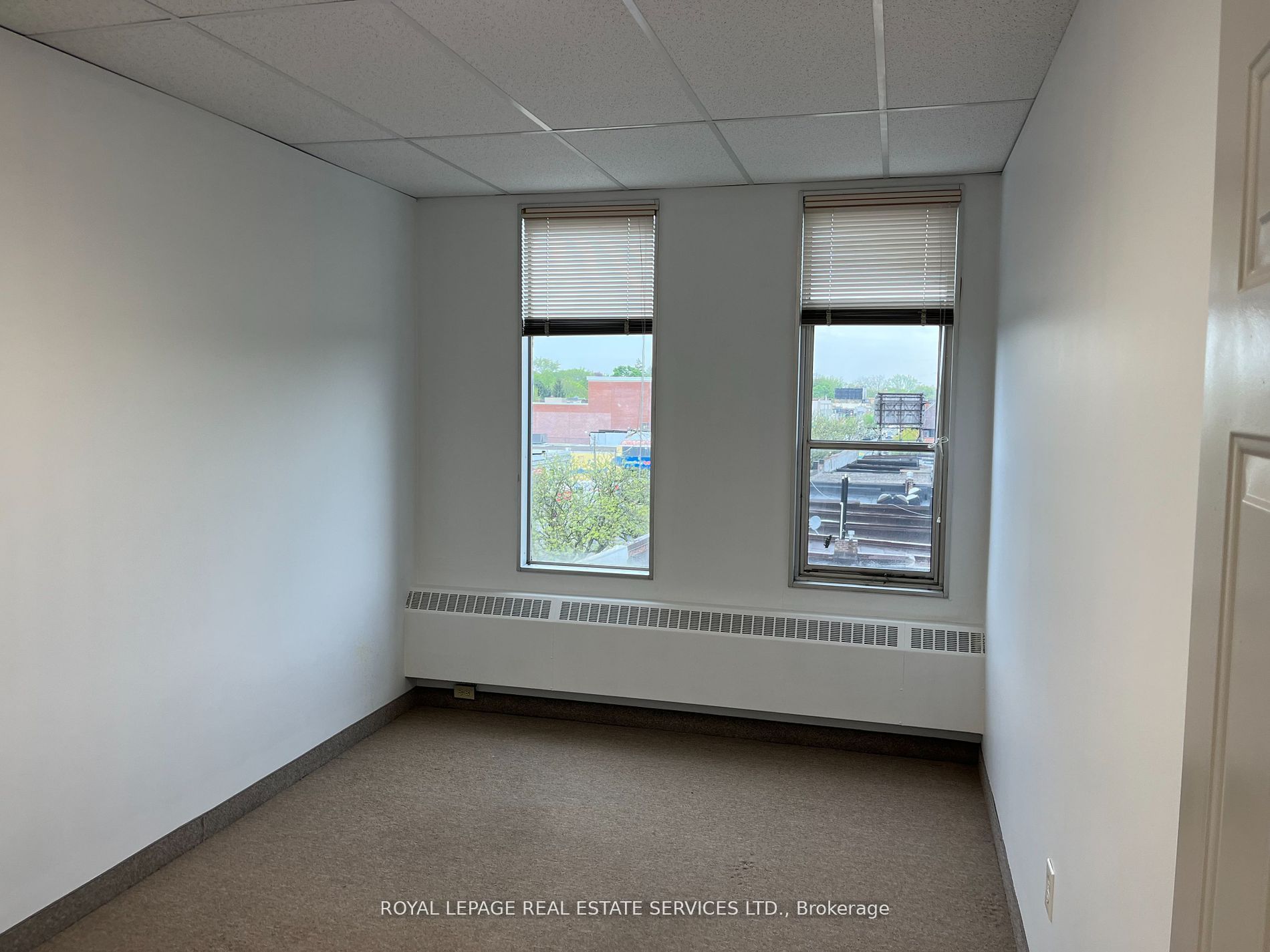 #404 - 3335 Yonge Street Property Photo 3
