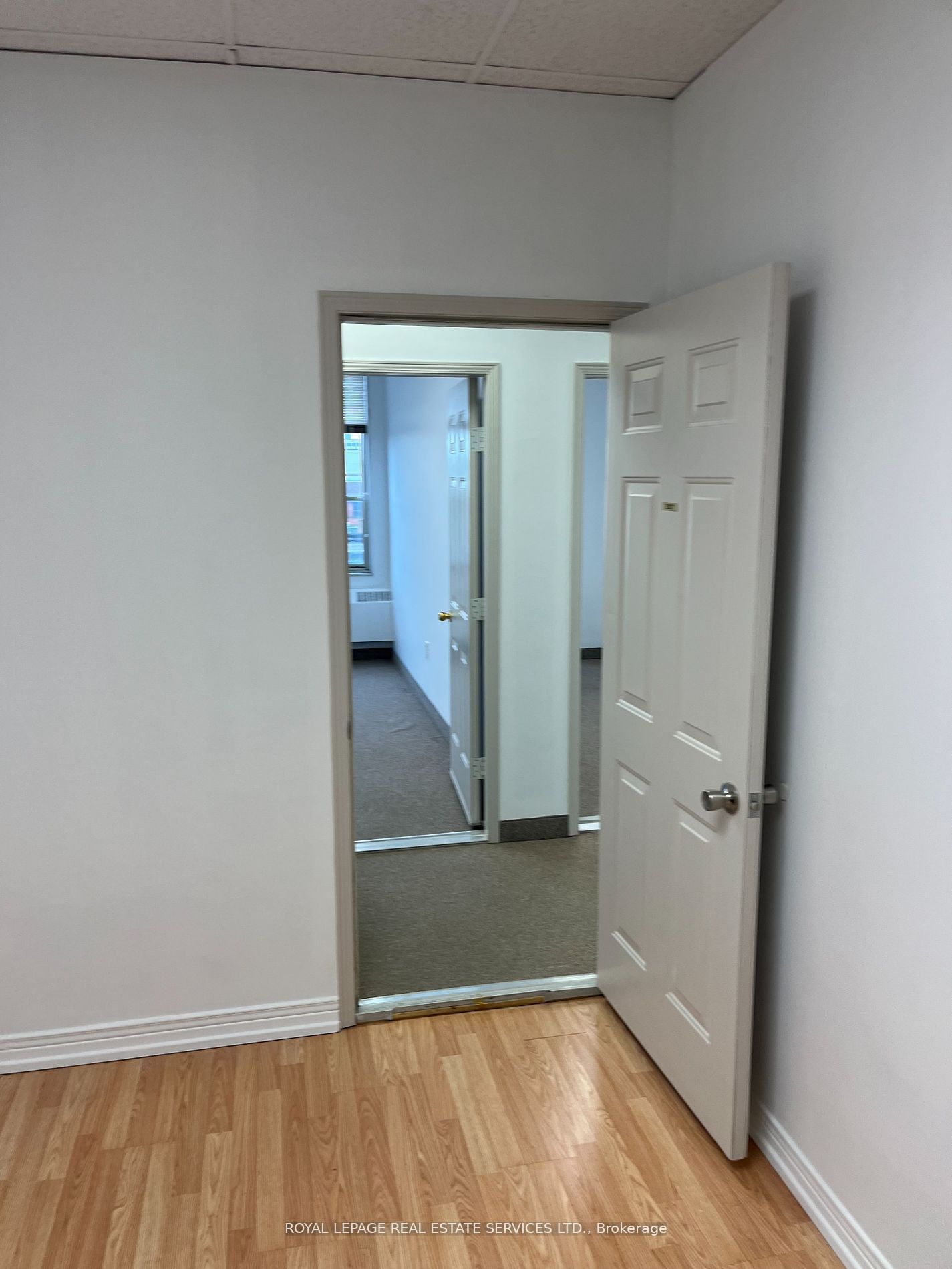 #404 - 3335 Yonge Street Property Photo 4