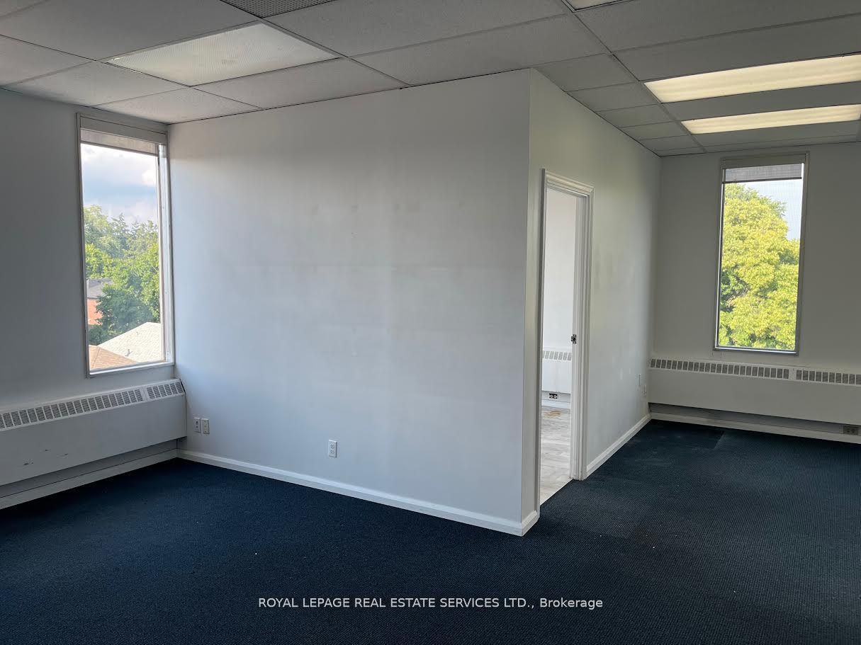 #407 - 3335 Yonge Street Property Photo 3