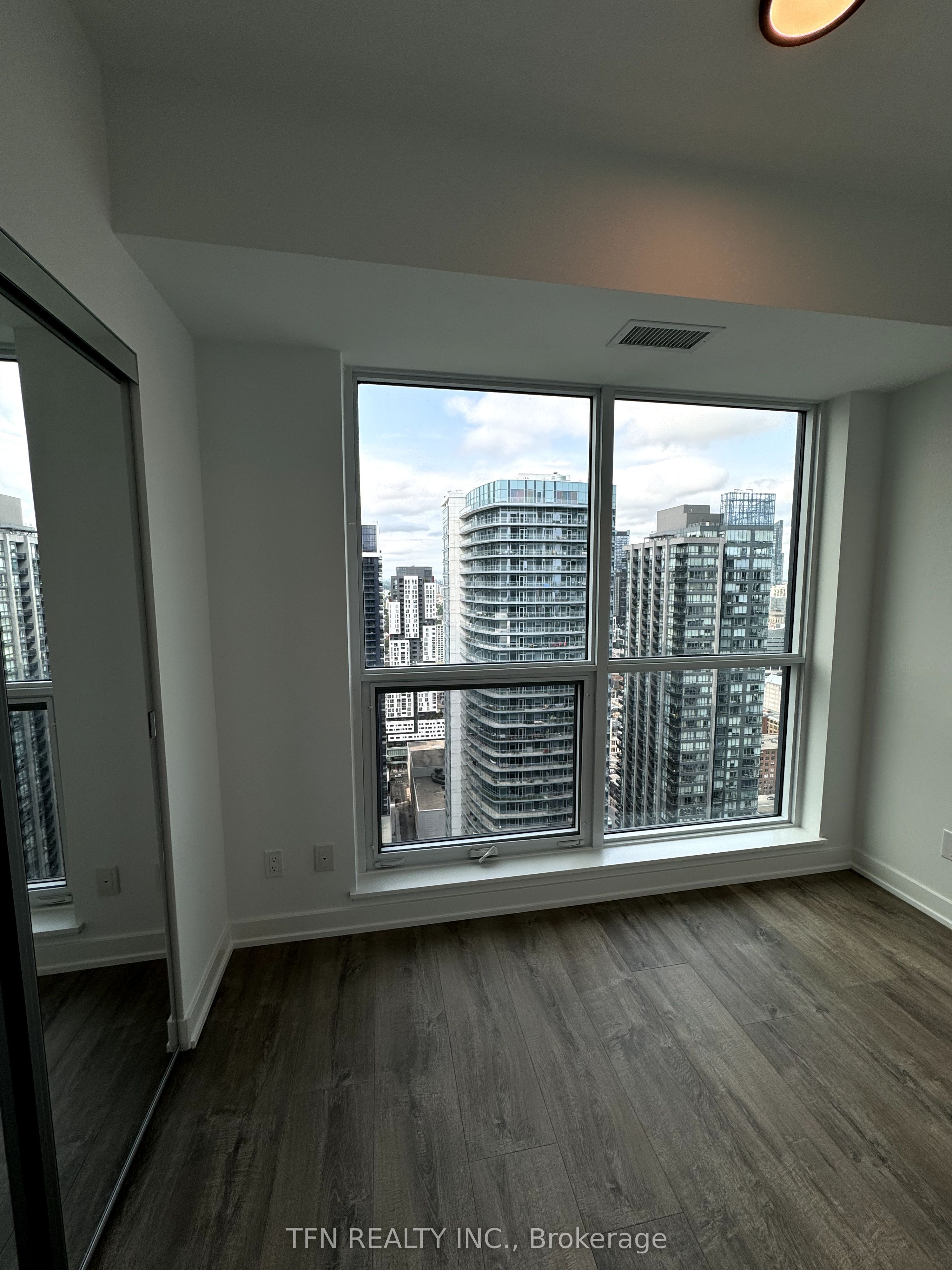 #4105 - 327 King Street Property Photo 3