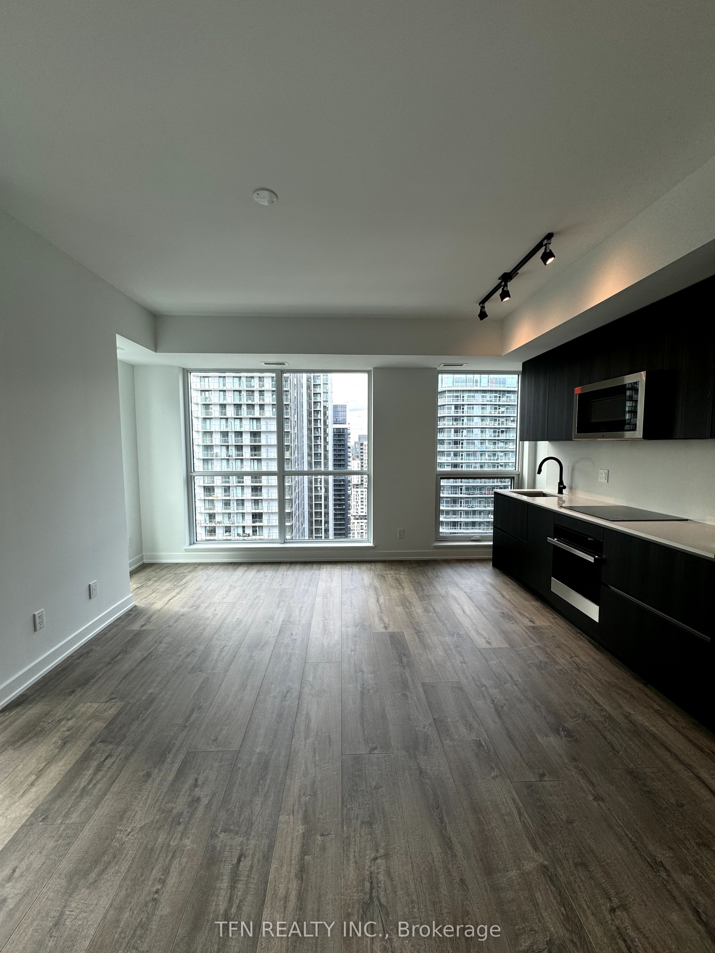 #4105 - 327 King Street Property Photo 7