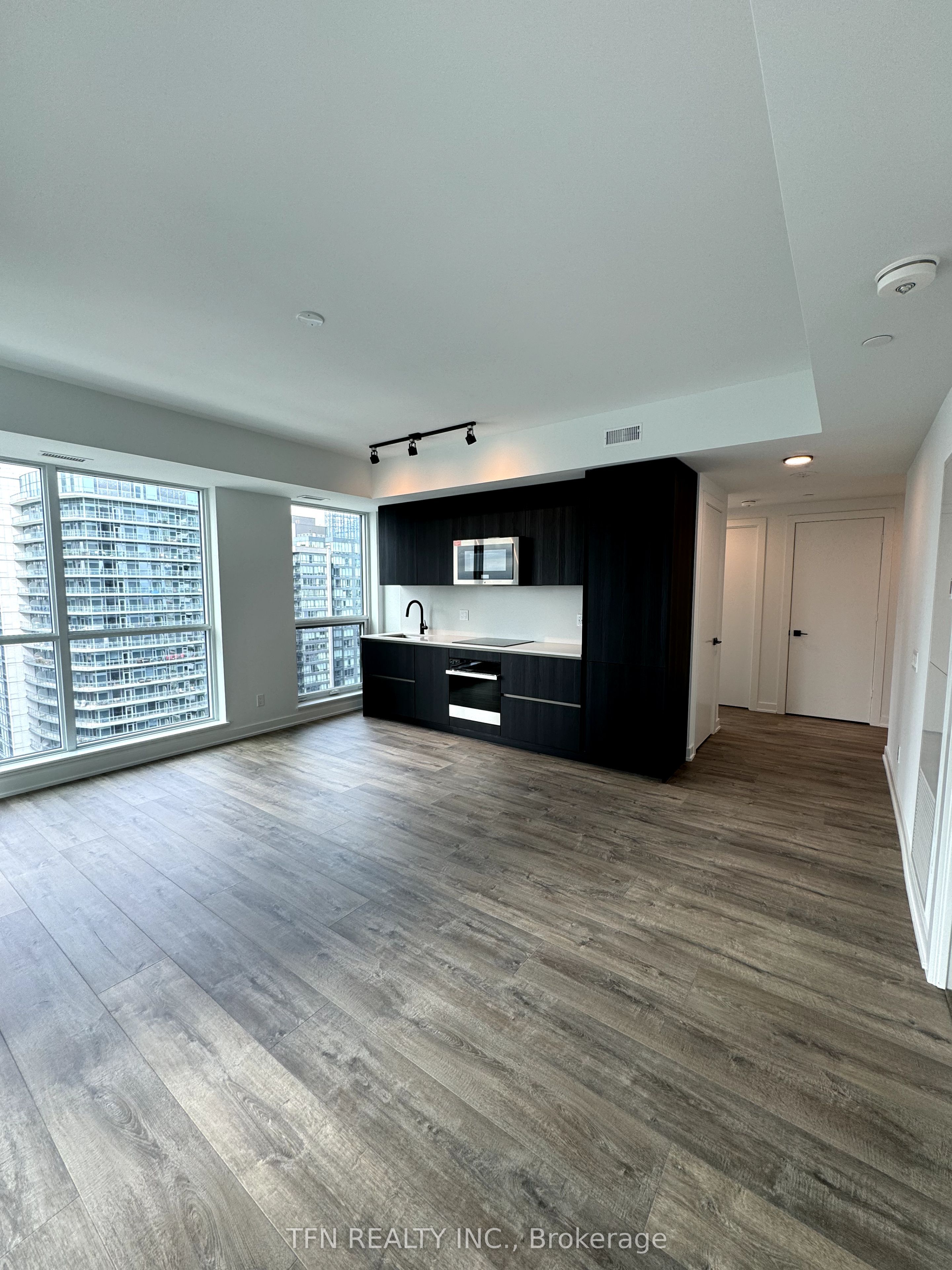 #4105 - 327 King Street Property Photo 8