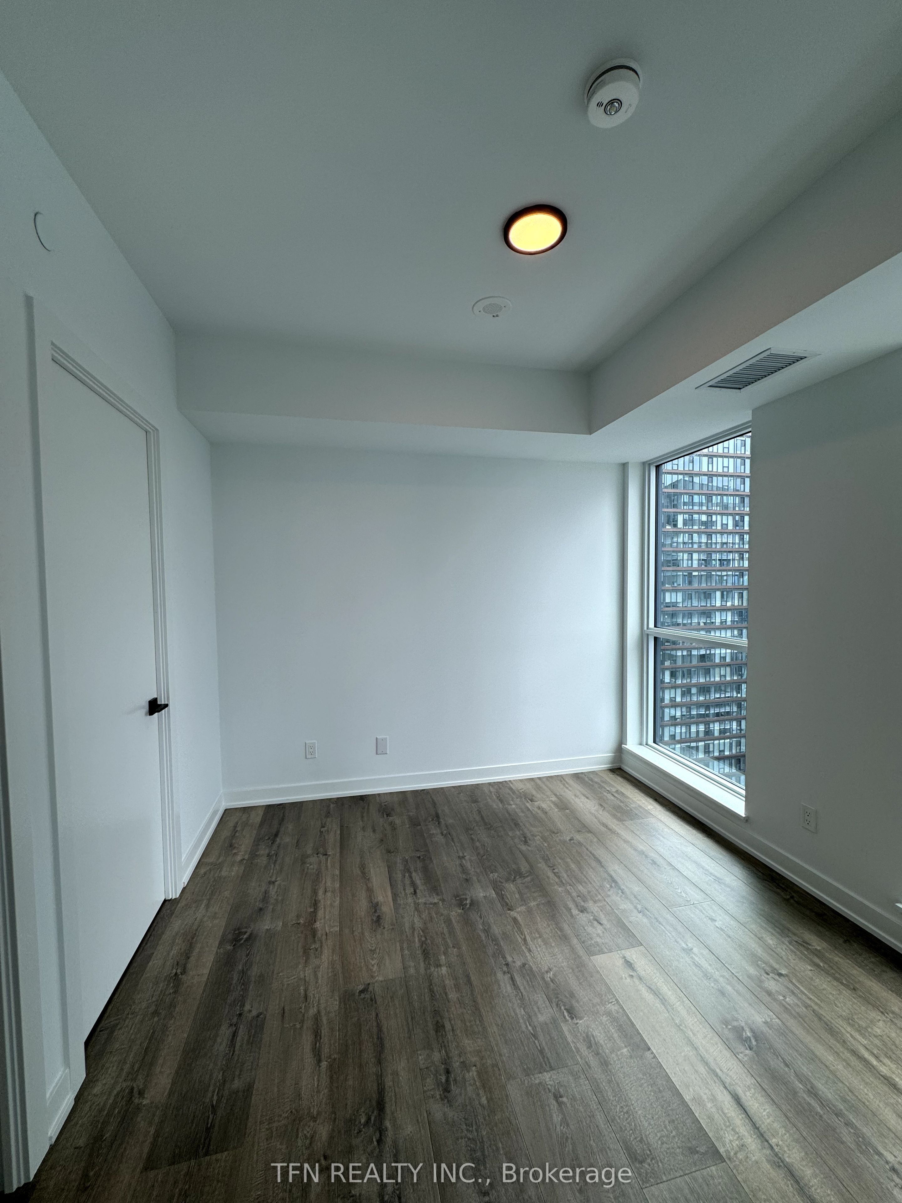 #4105 - 327 King Street Property Photo 14