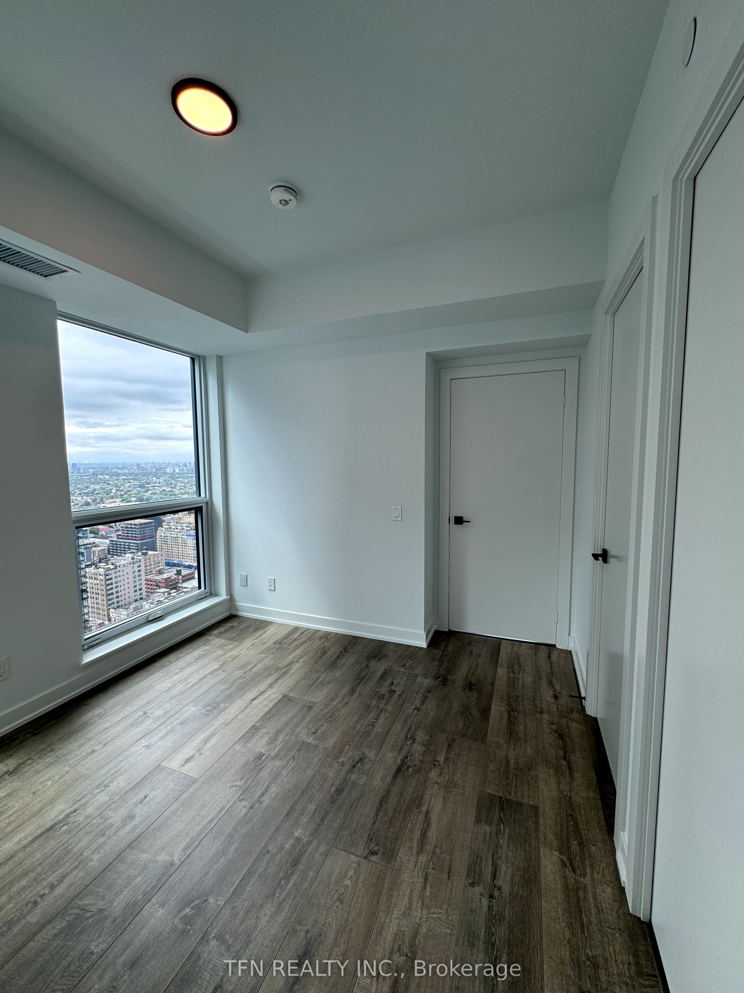 #4105 - 327 King Street Property Photo 15