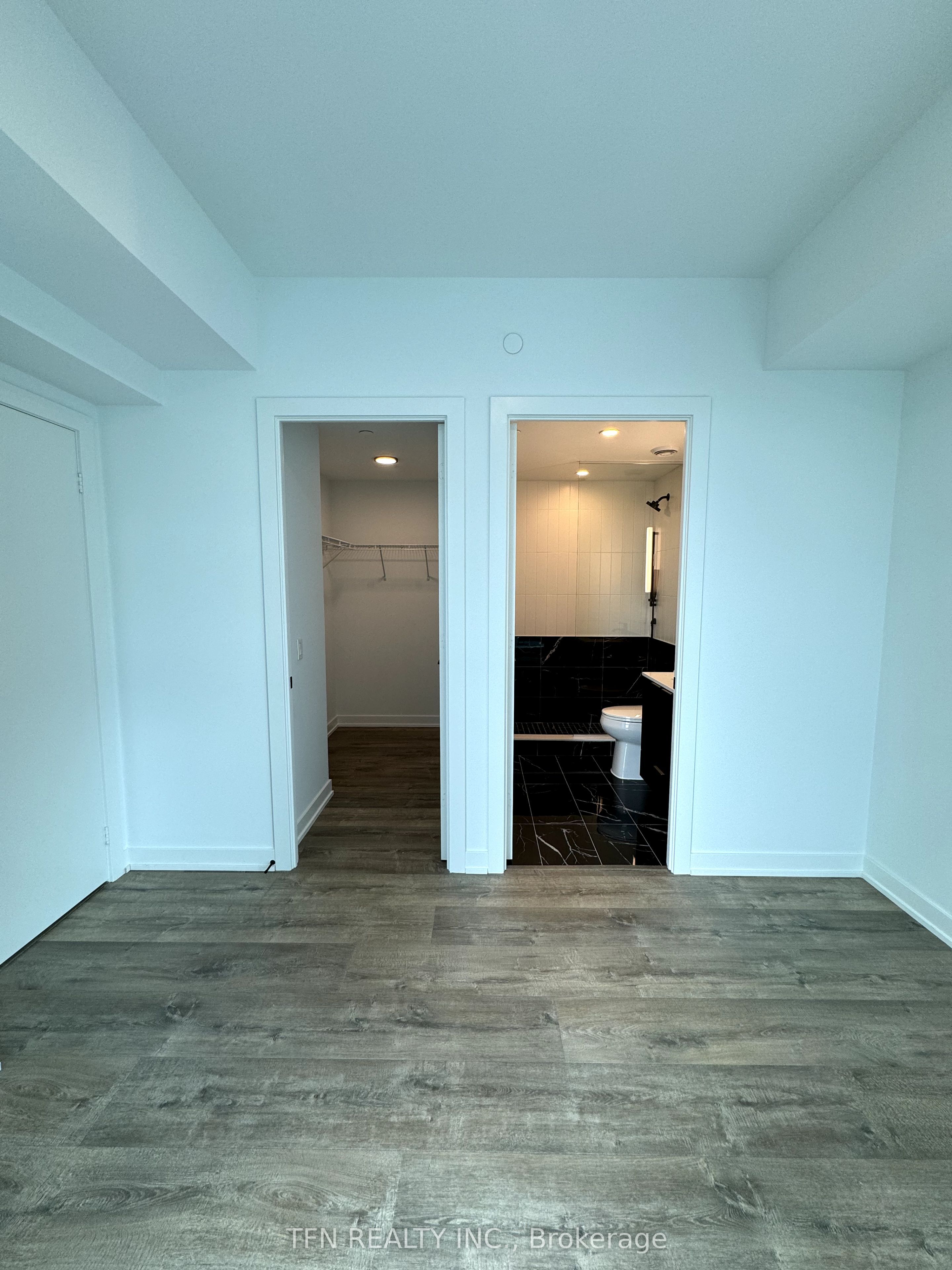 #4105 - 327 King Street Property Photo 17