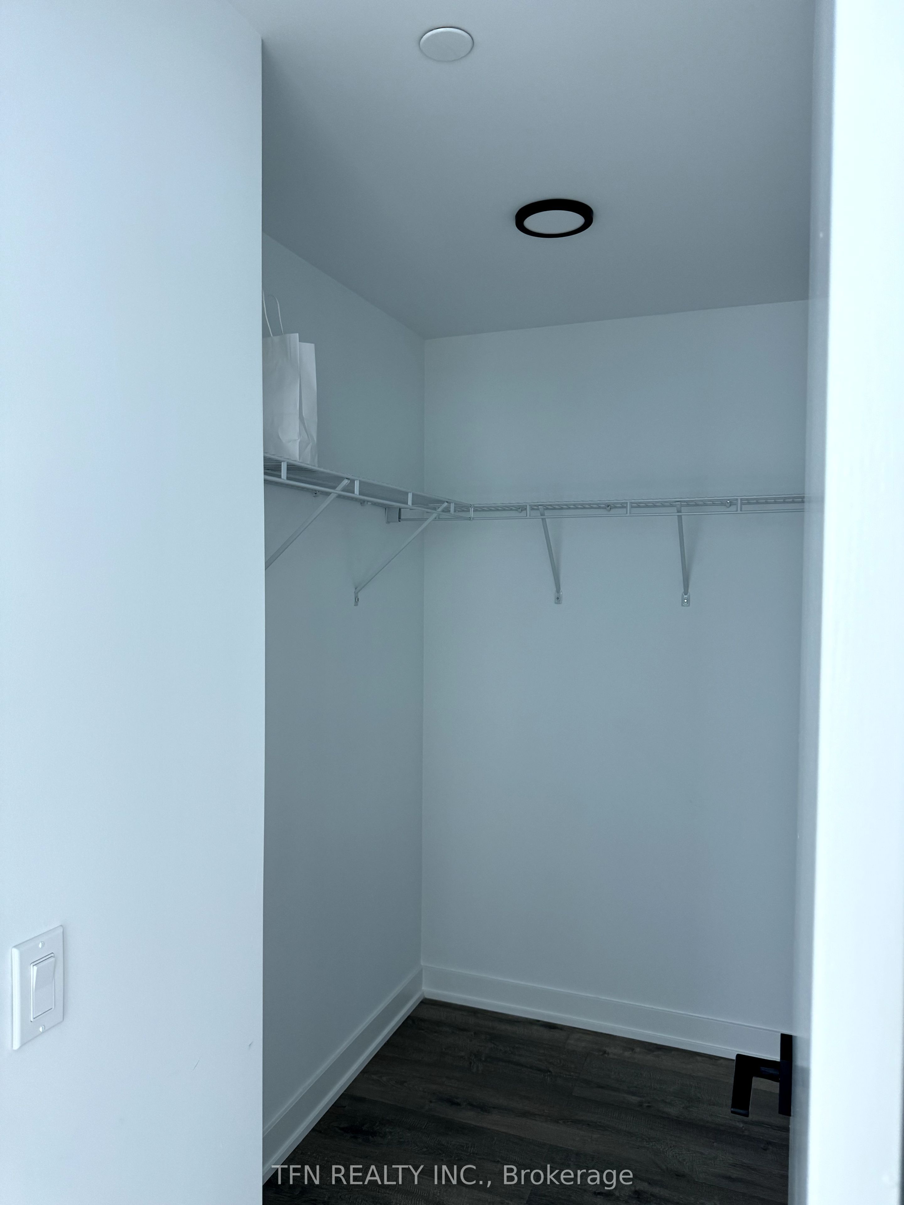 #4105 - 327 King Street Property Photo 18