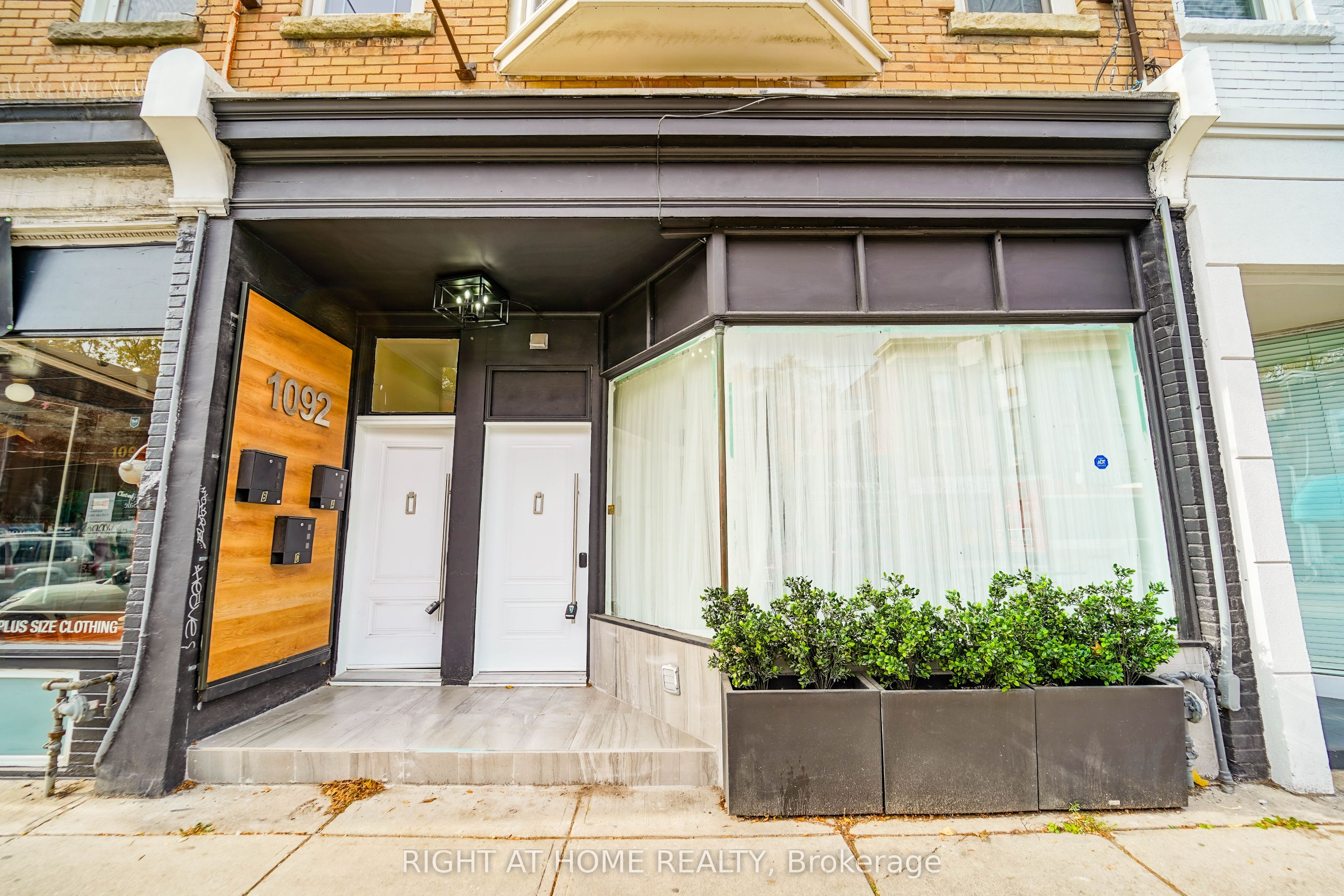 1092 Bathurst Street Property Photo 2