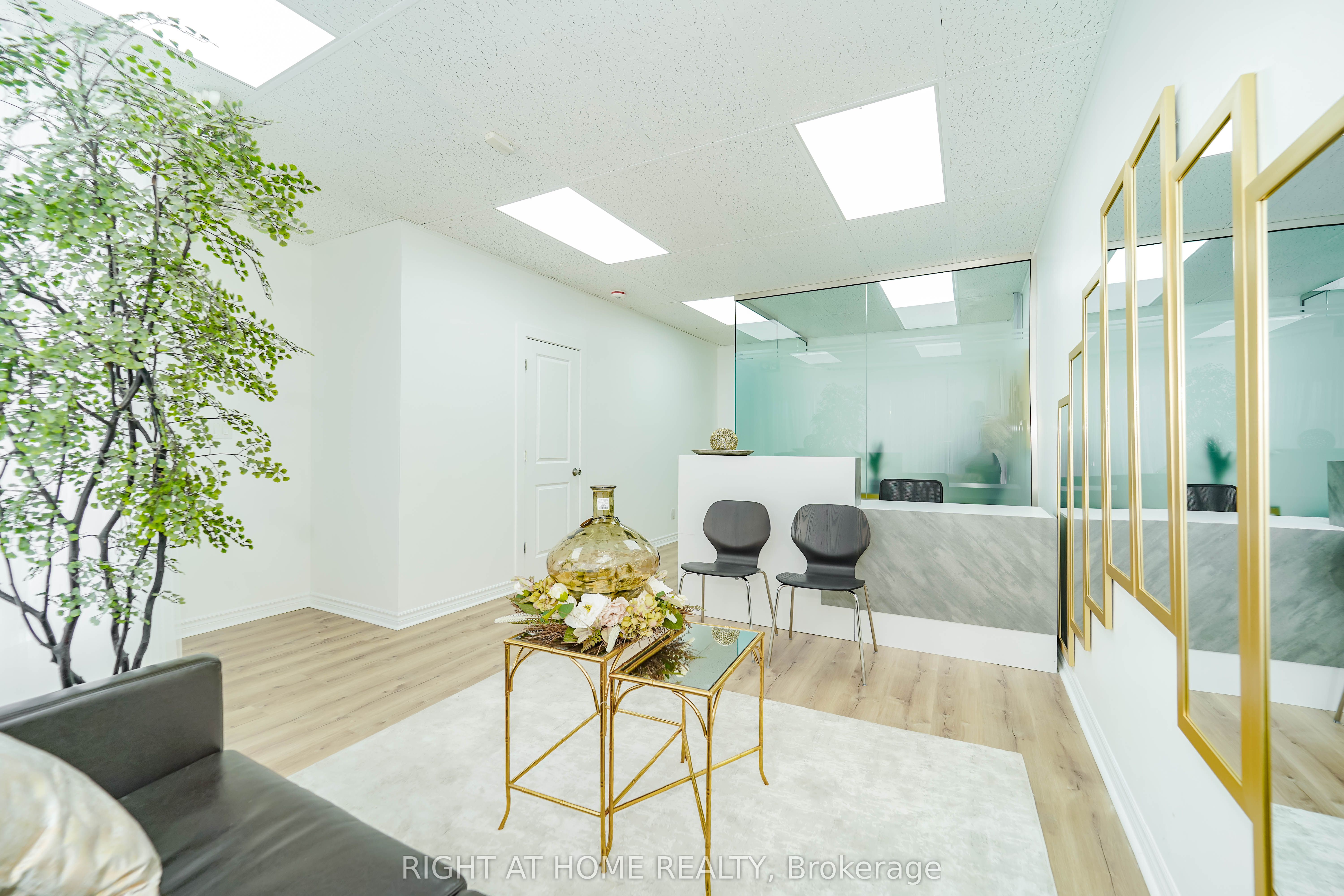 1092 Bathurst Street Property Photo 8