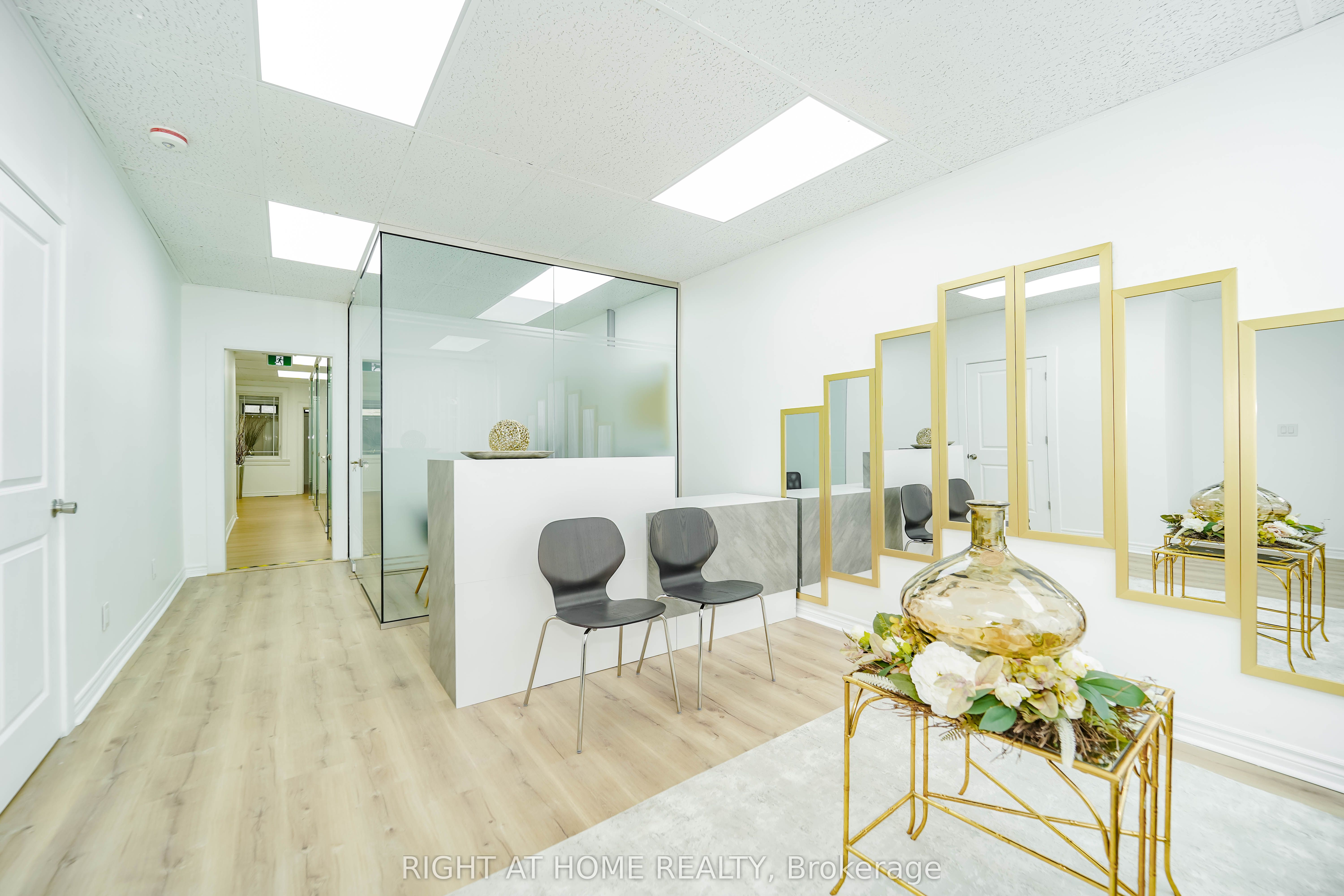 1092 Bathurst Street Property Photo 9