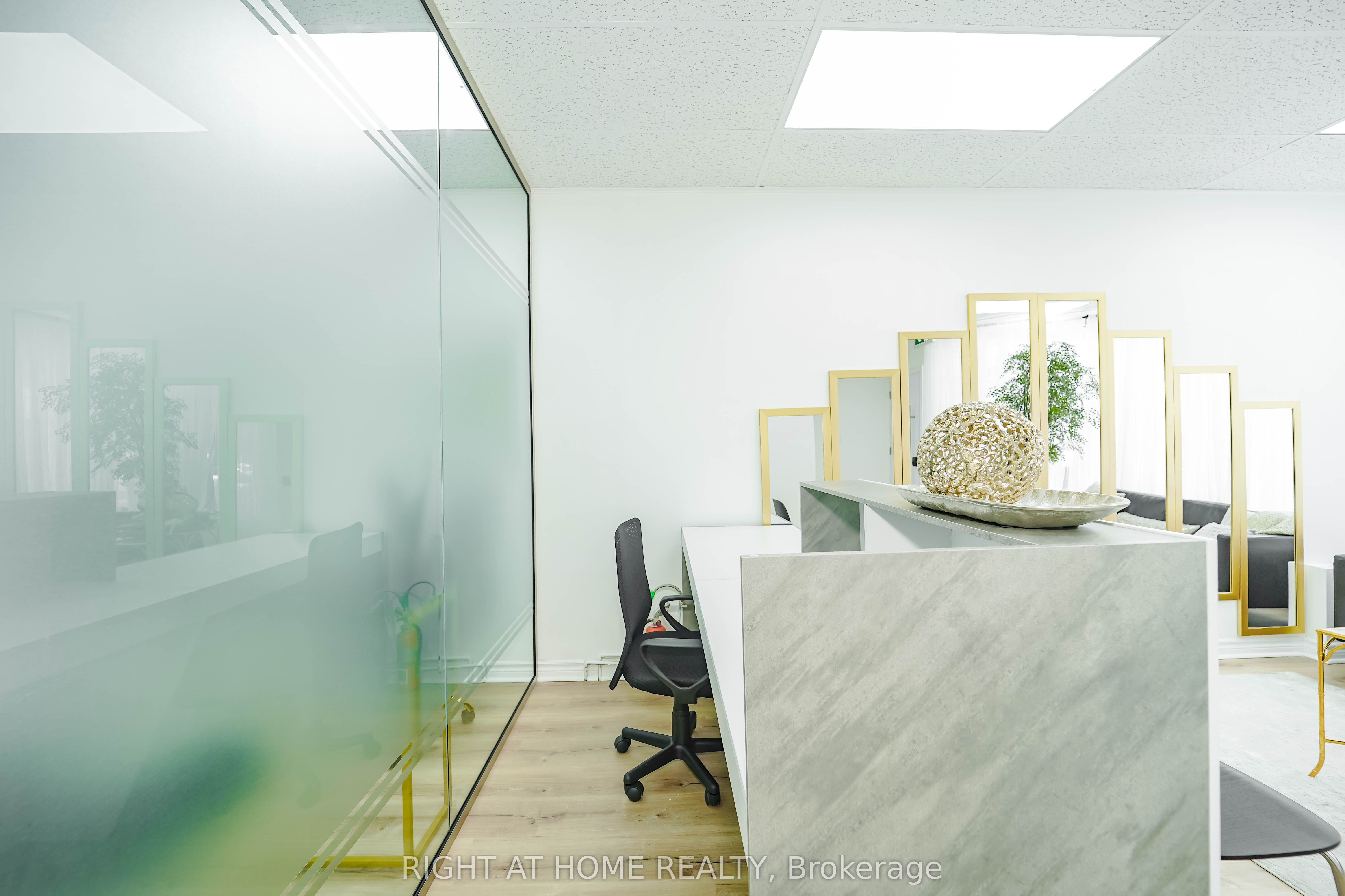 1092 Bathurst Street Property Photo 10