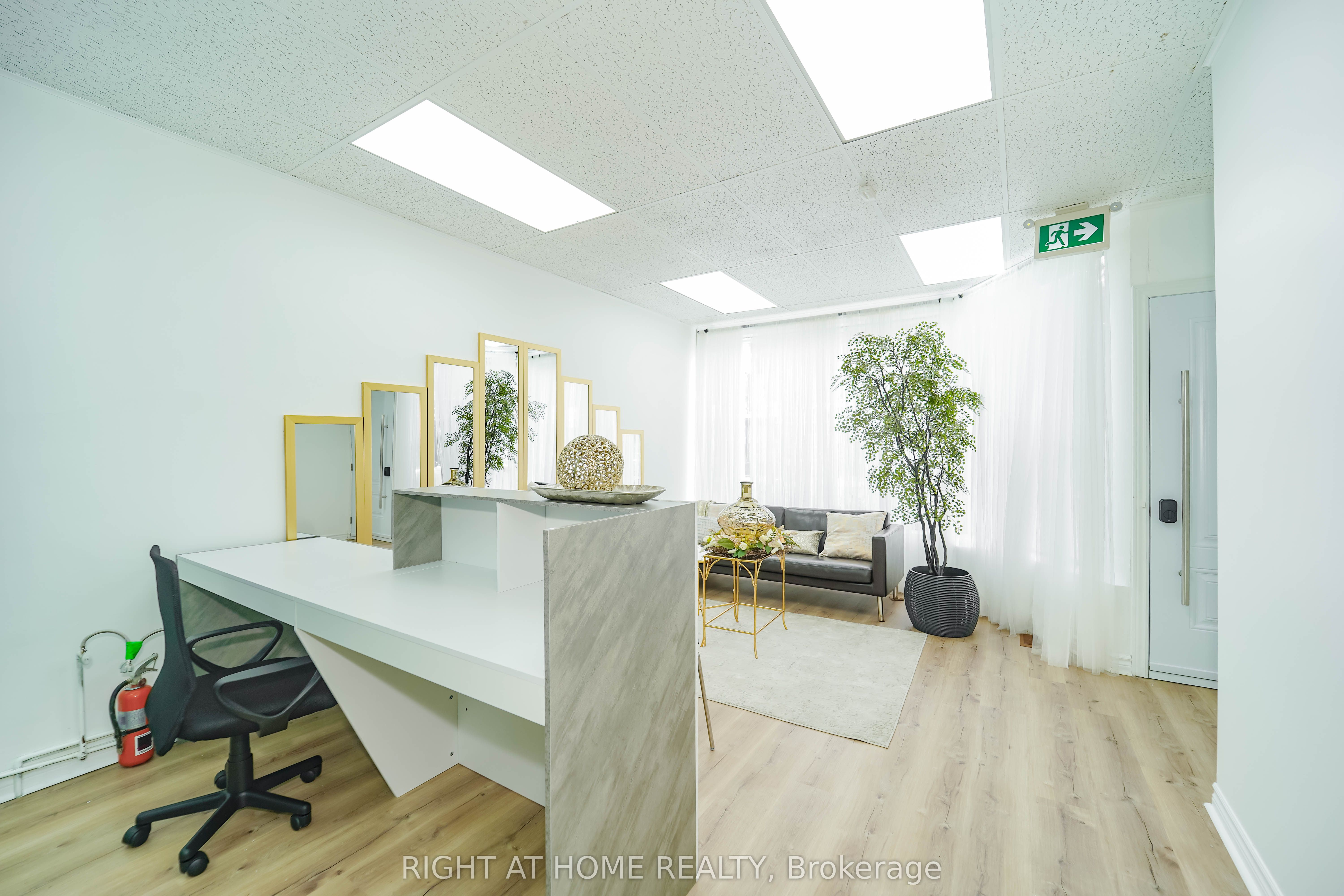 1092 Bathurst Street Property Photo 11