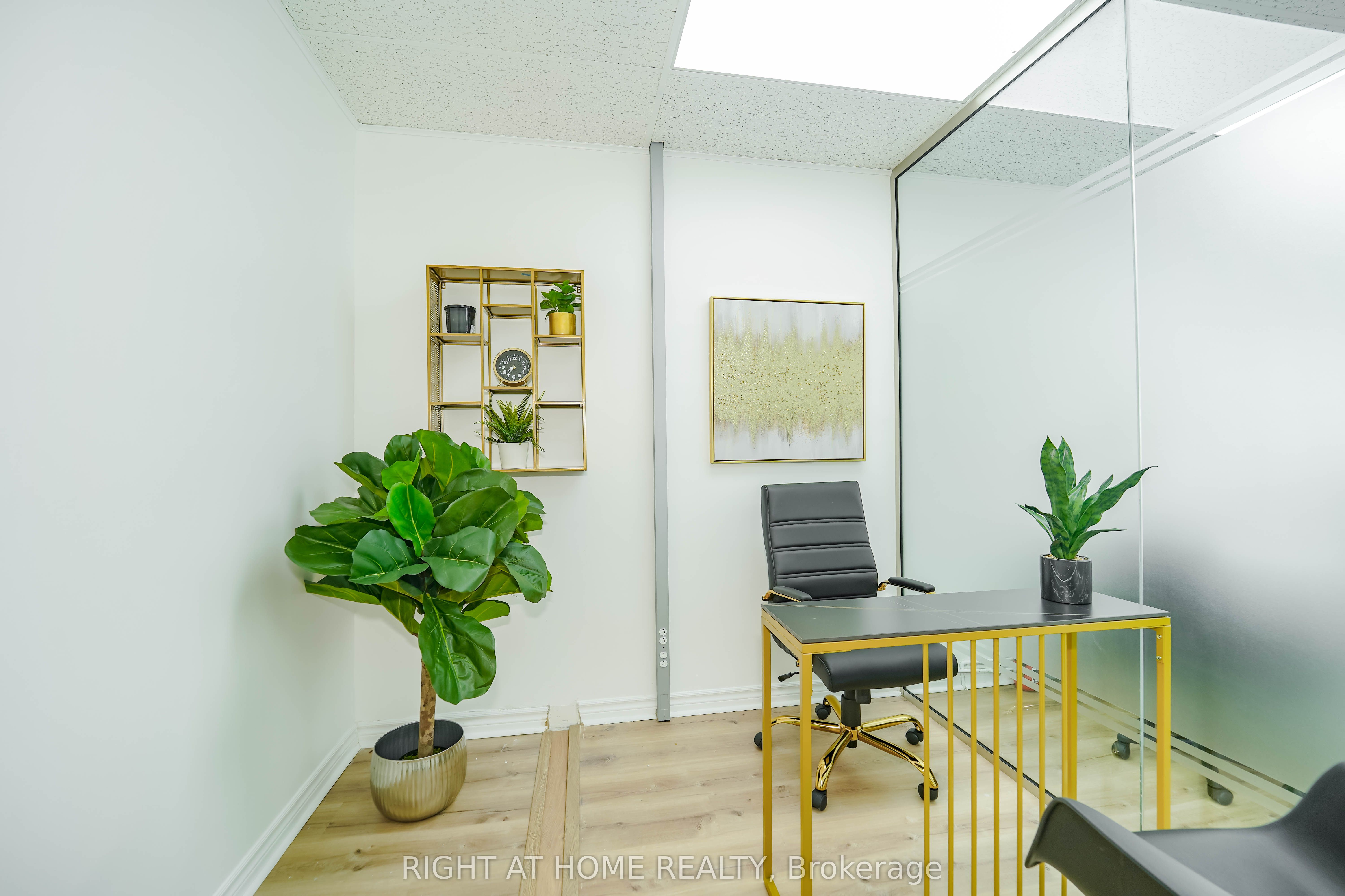 1092 Bathurst Street Property Photo 13