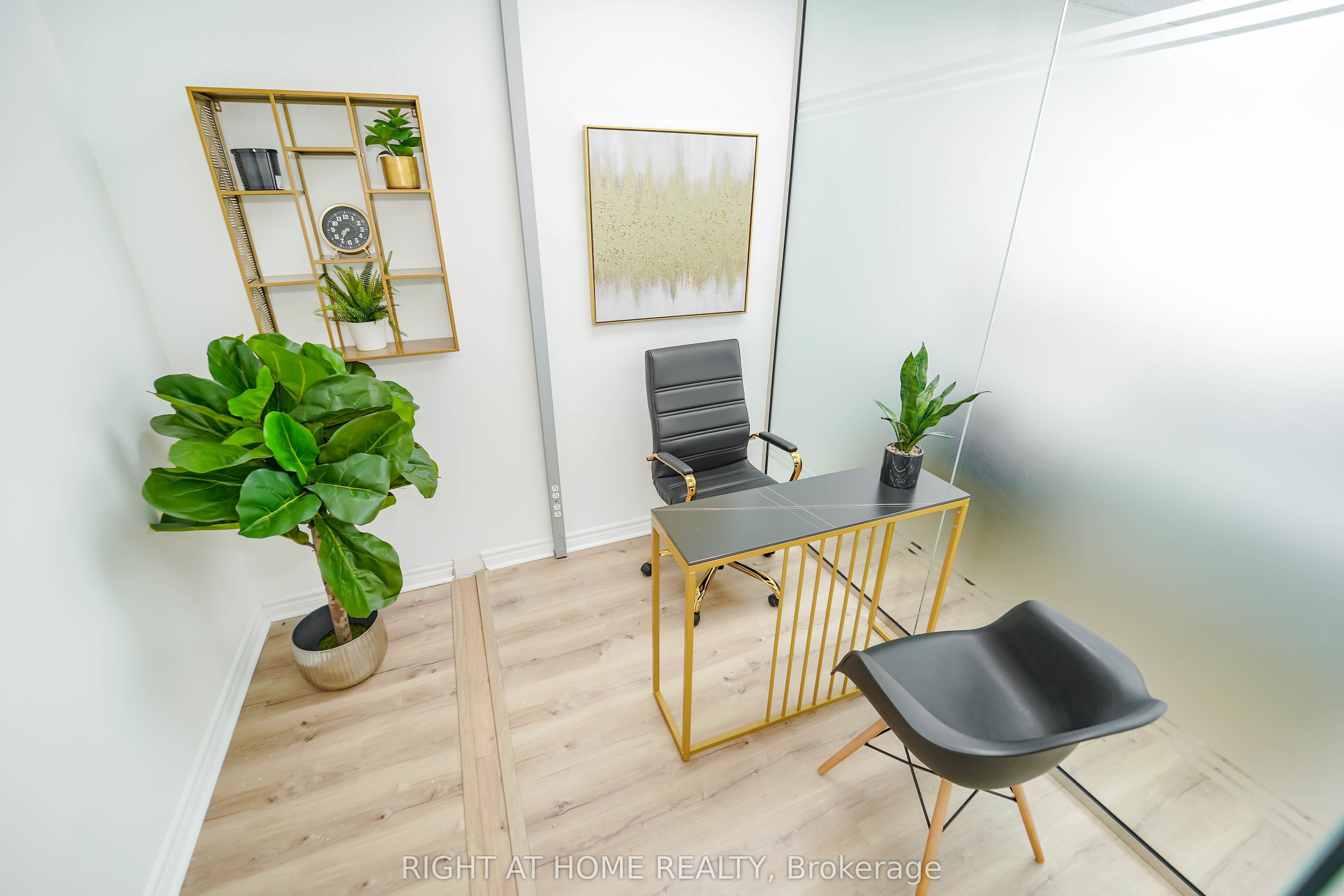 1092 Bathurst Street Property Photo 14