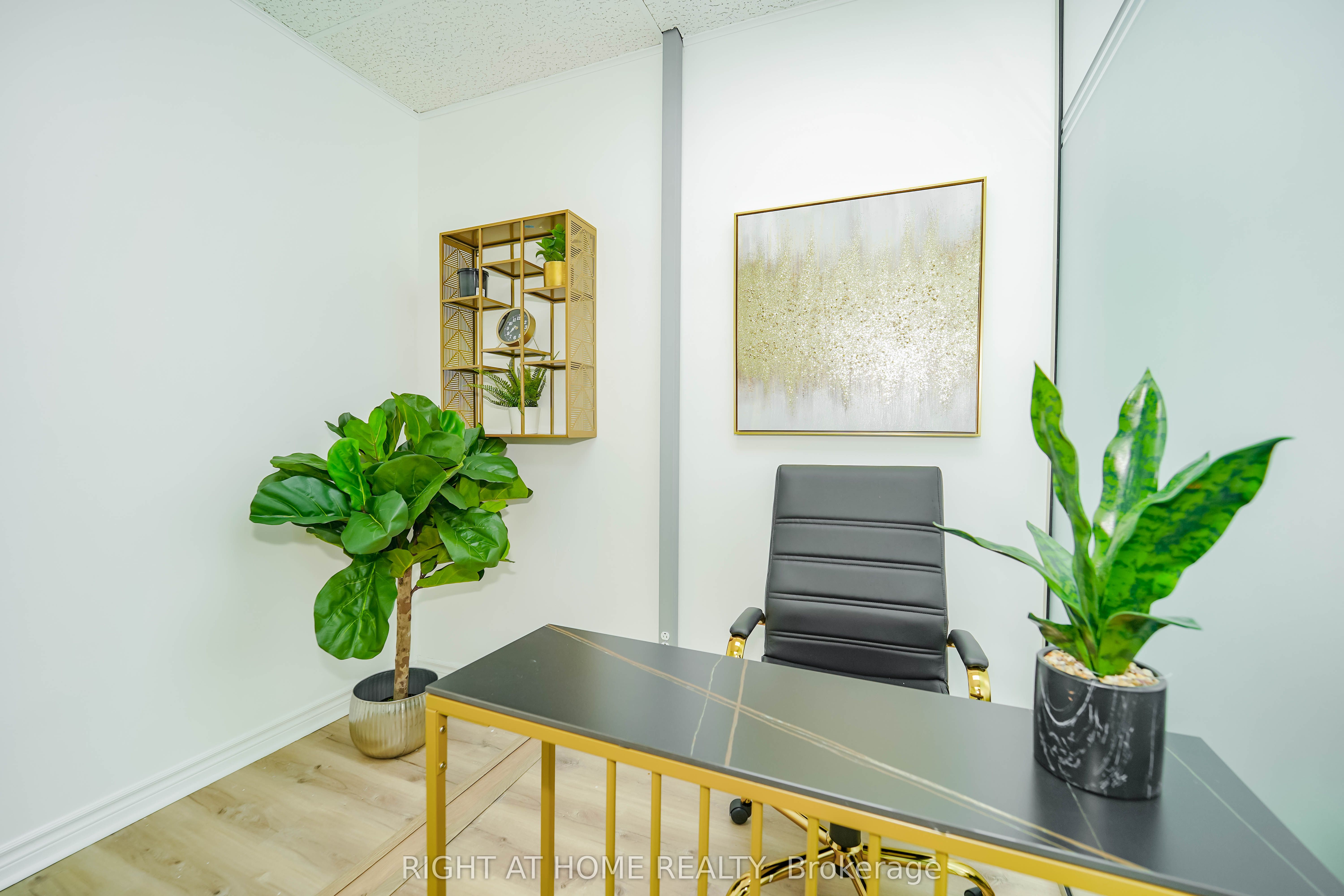 1092 Bathurst Street Property Photo 16
