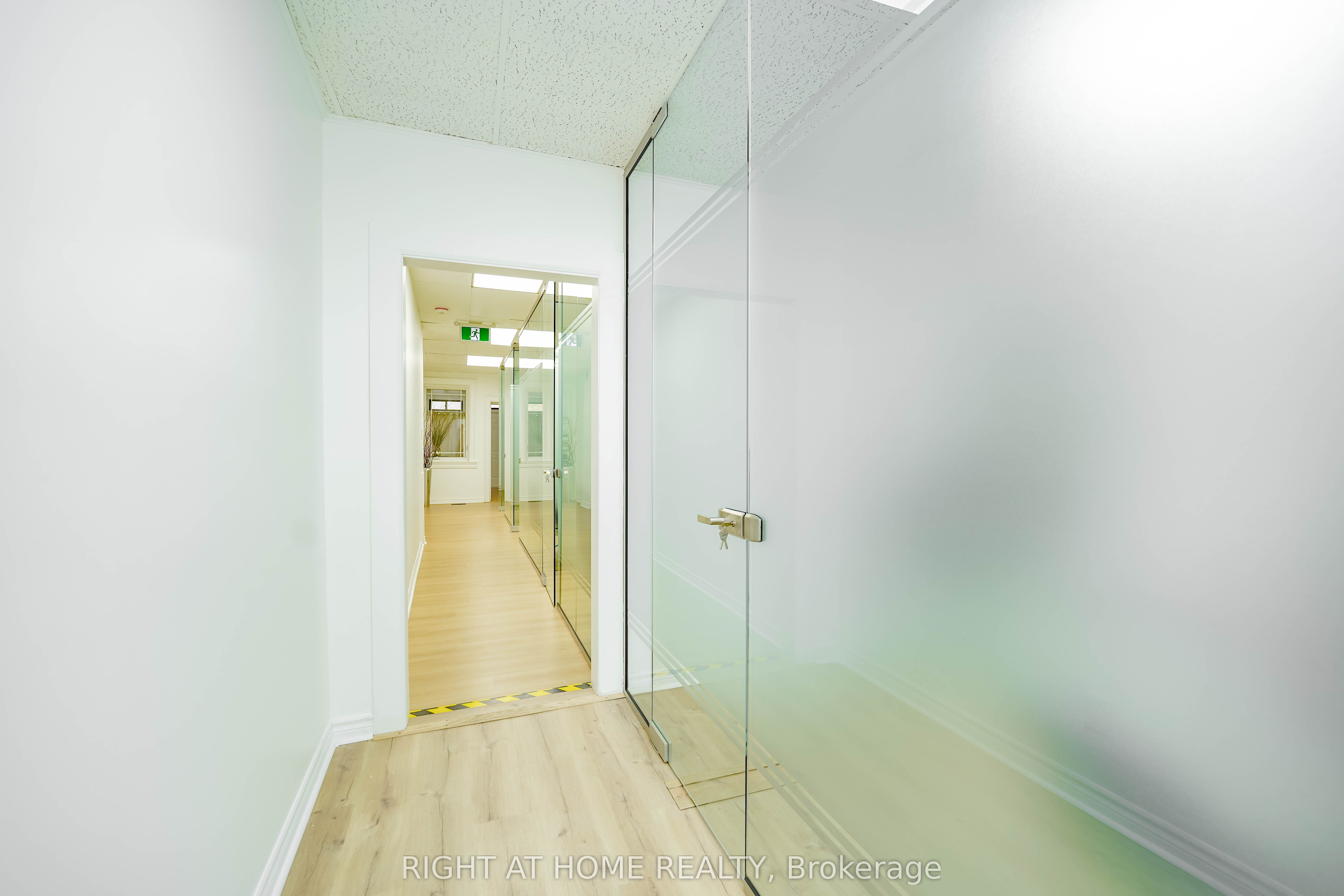 1092 Bathurst Street Property Photo 17