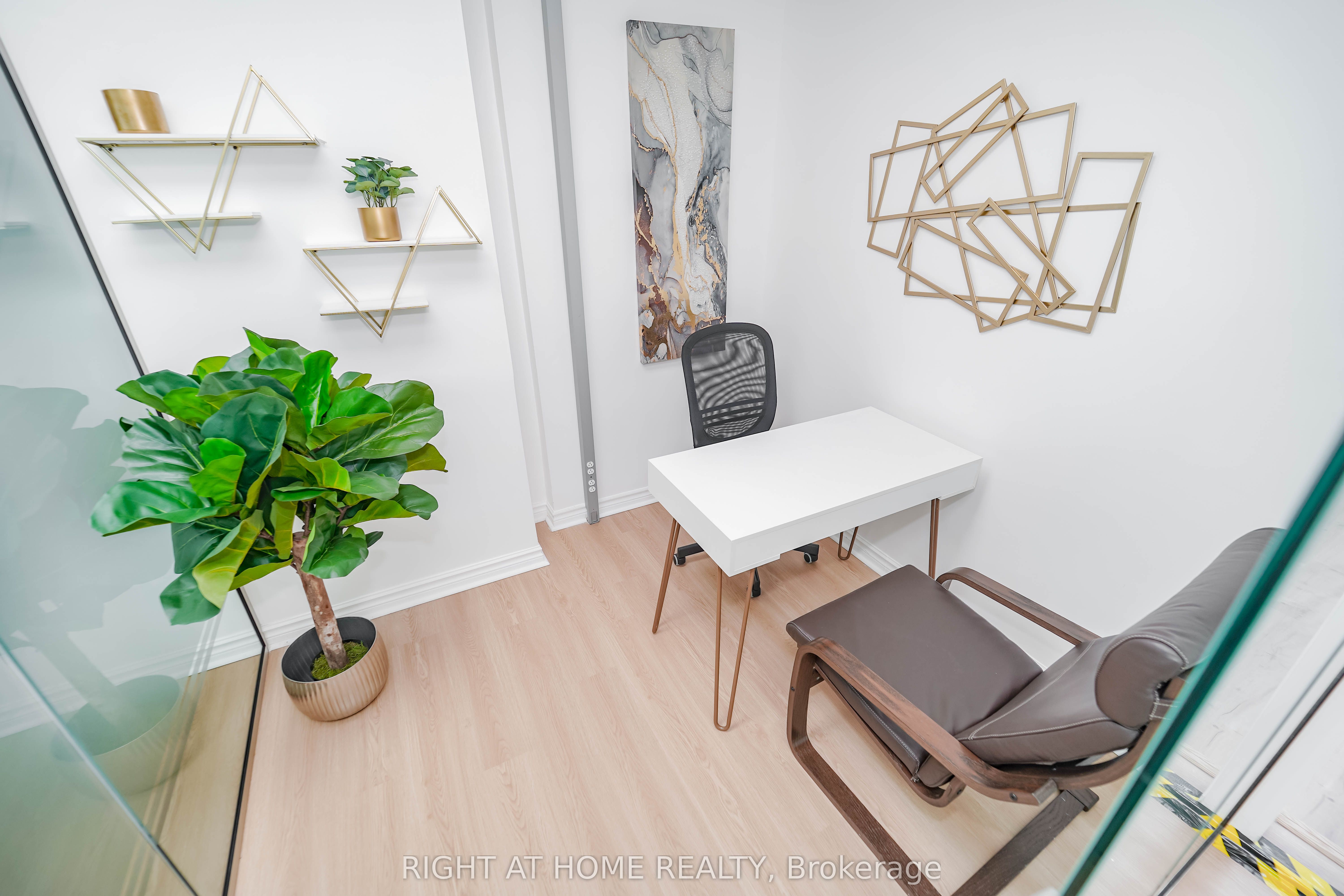 1092 Bathurst Street Property Photo 19
