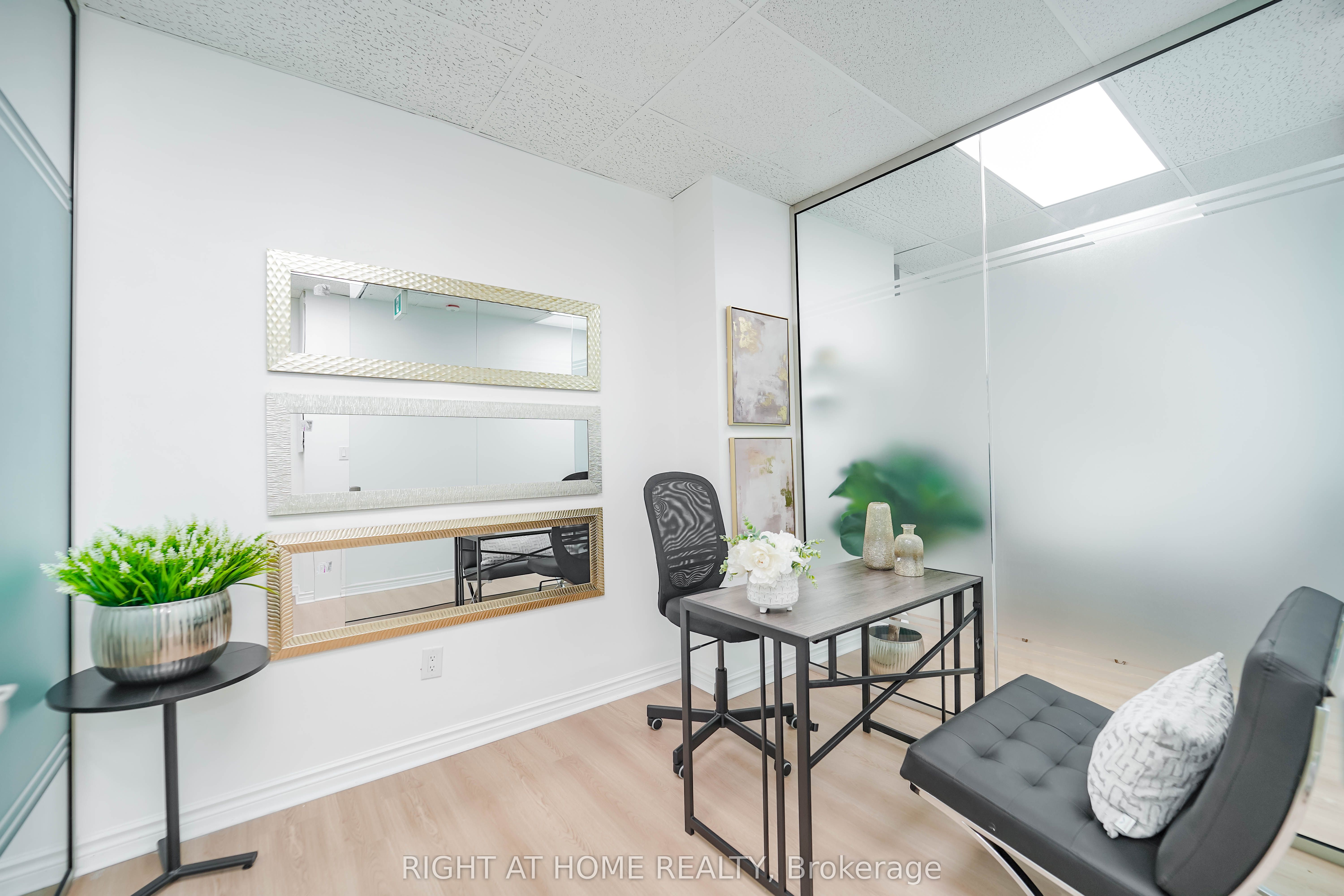 1092 Bathurst Street Property Photo 21