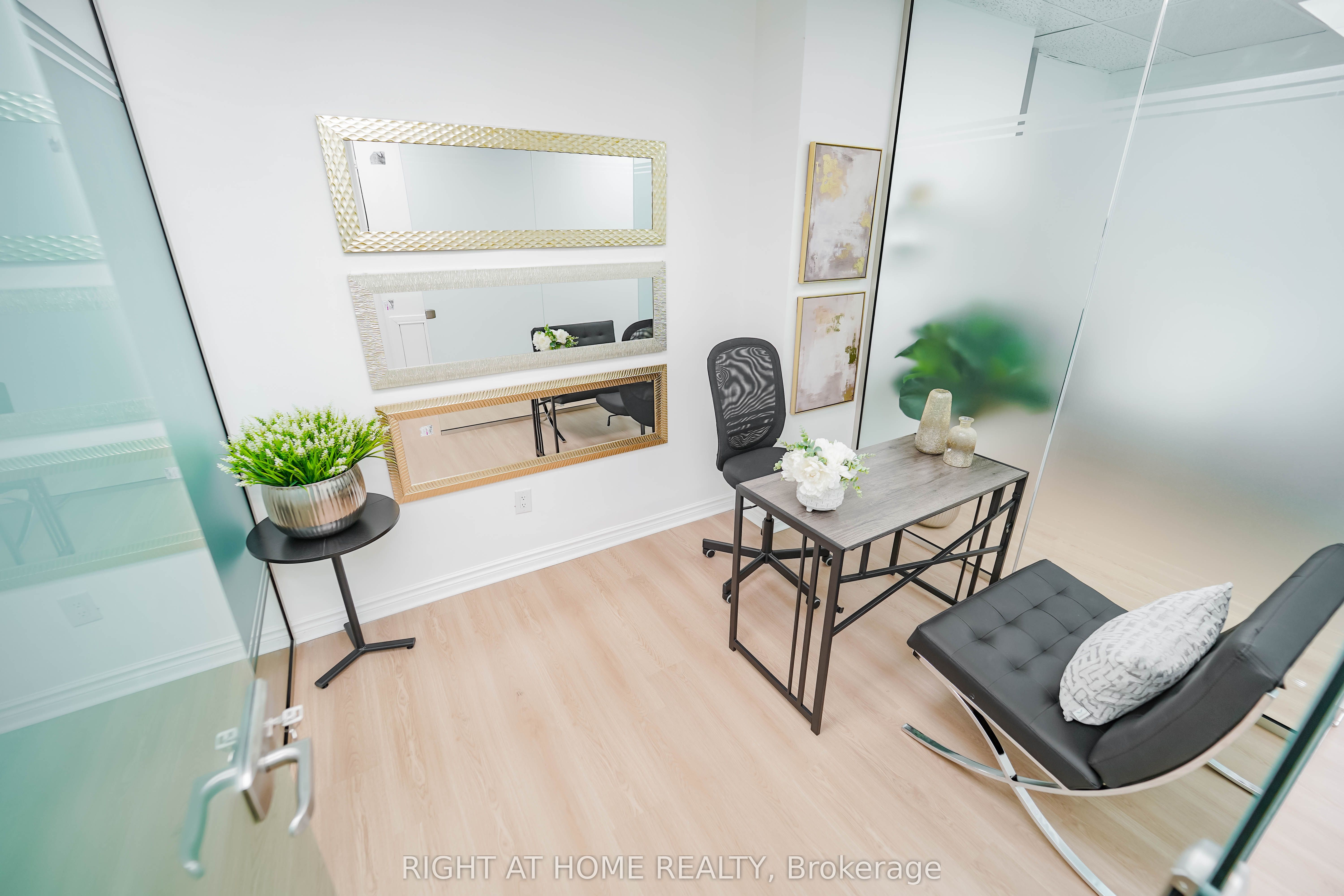 1092 Bathurst Street Property Photo 22