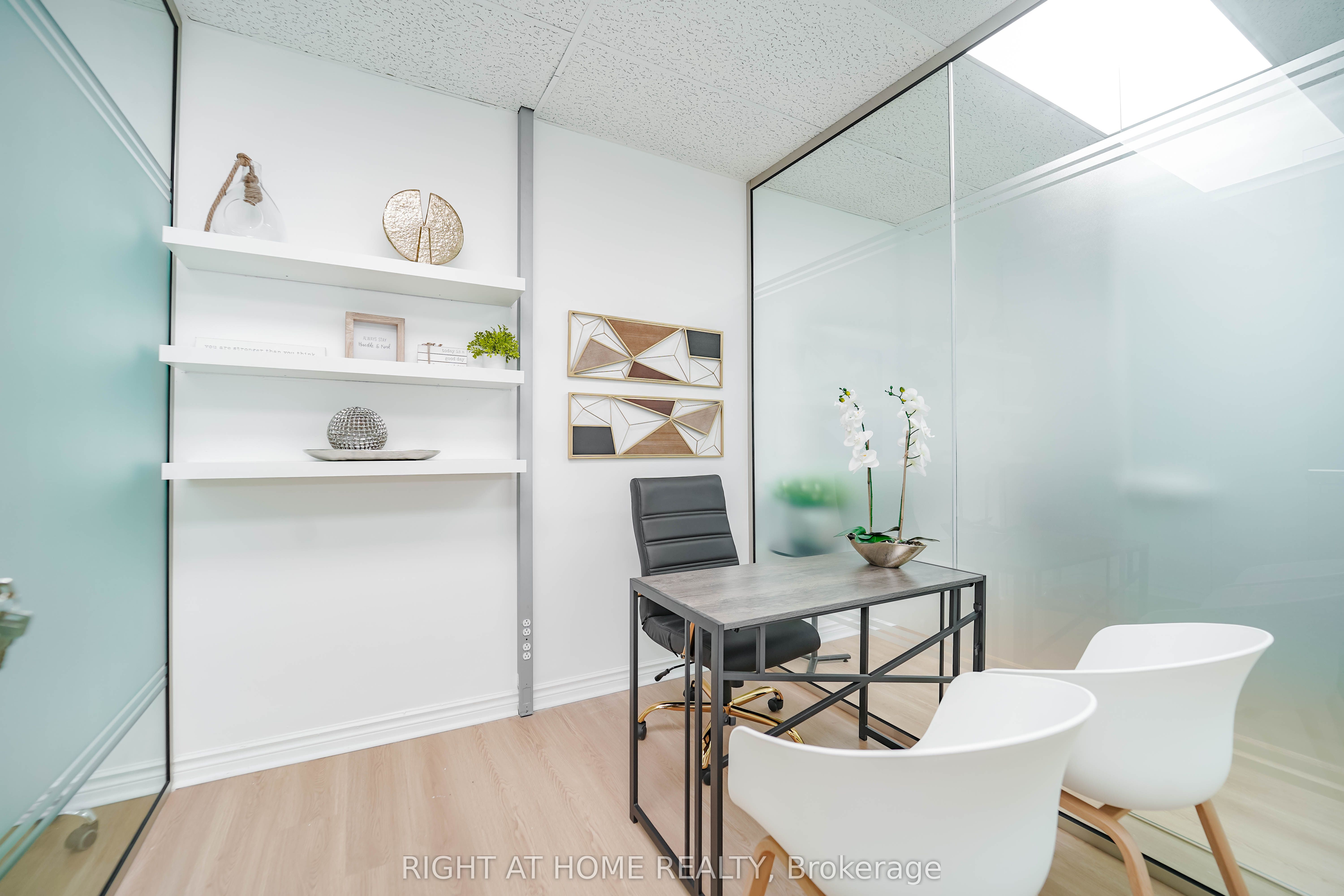 1092 Bathurst Street Property Photo 25