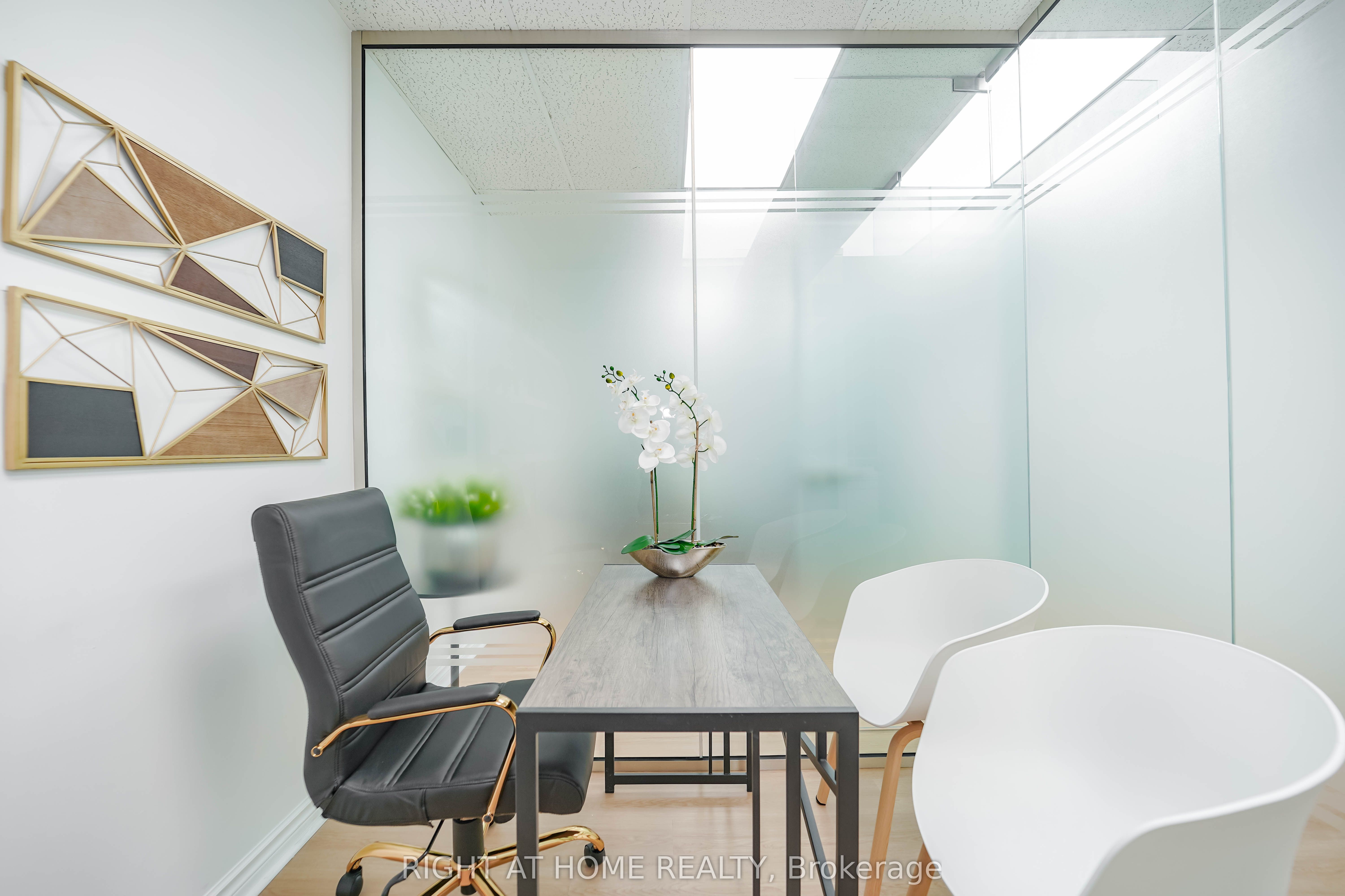 1092 Bathurst Street Property Photo 26