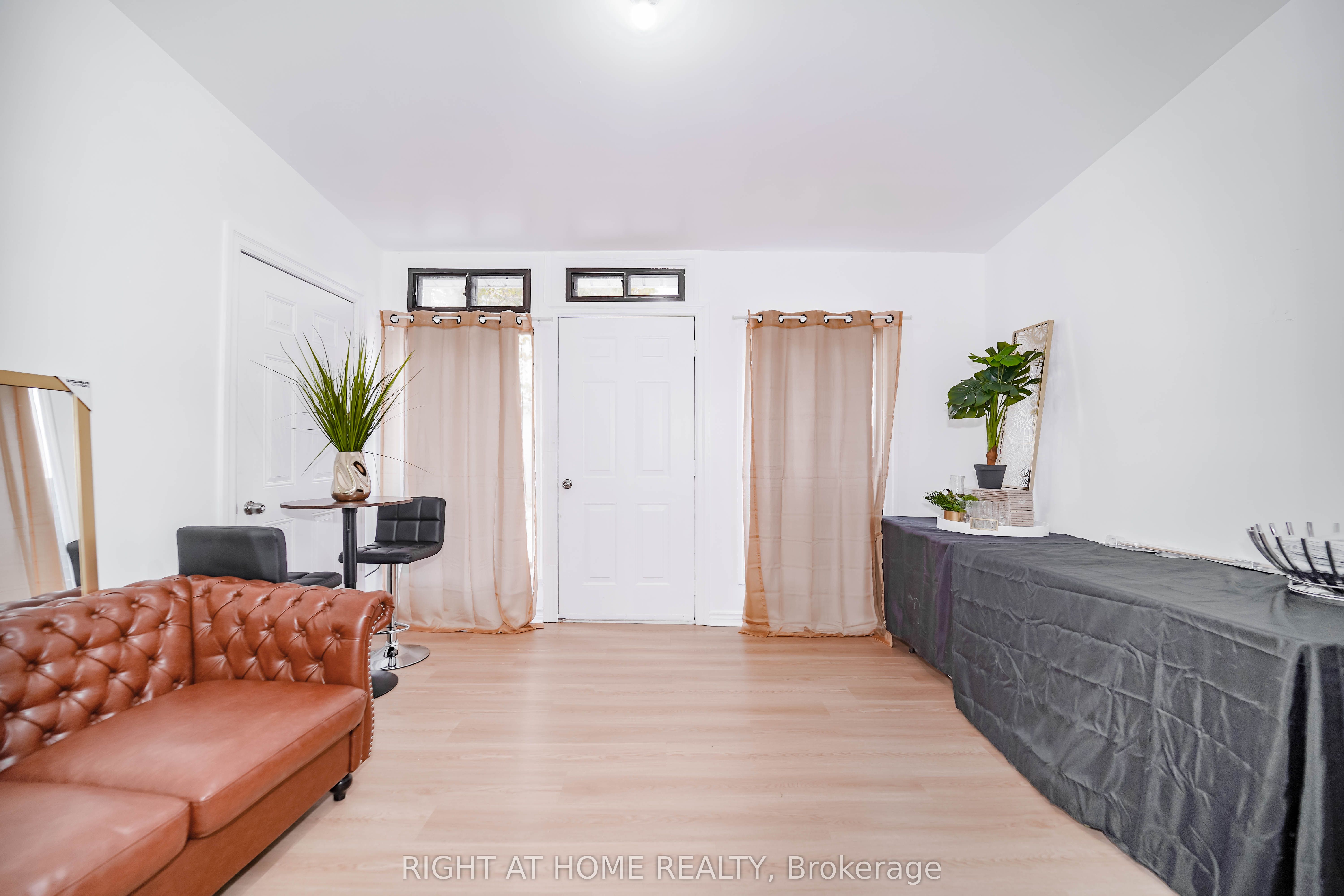 1092 Bathurst Street Property Photo 28