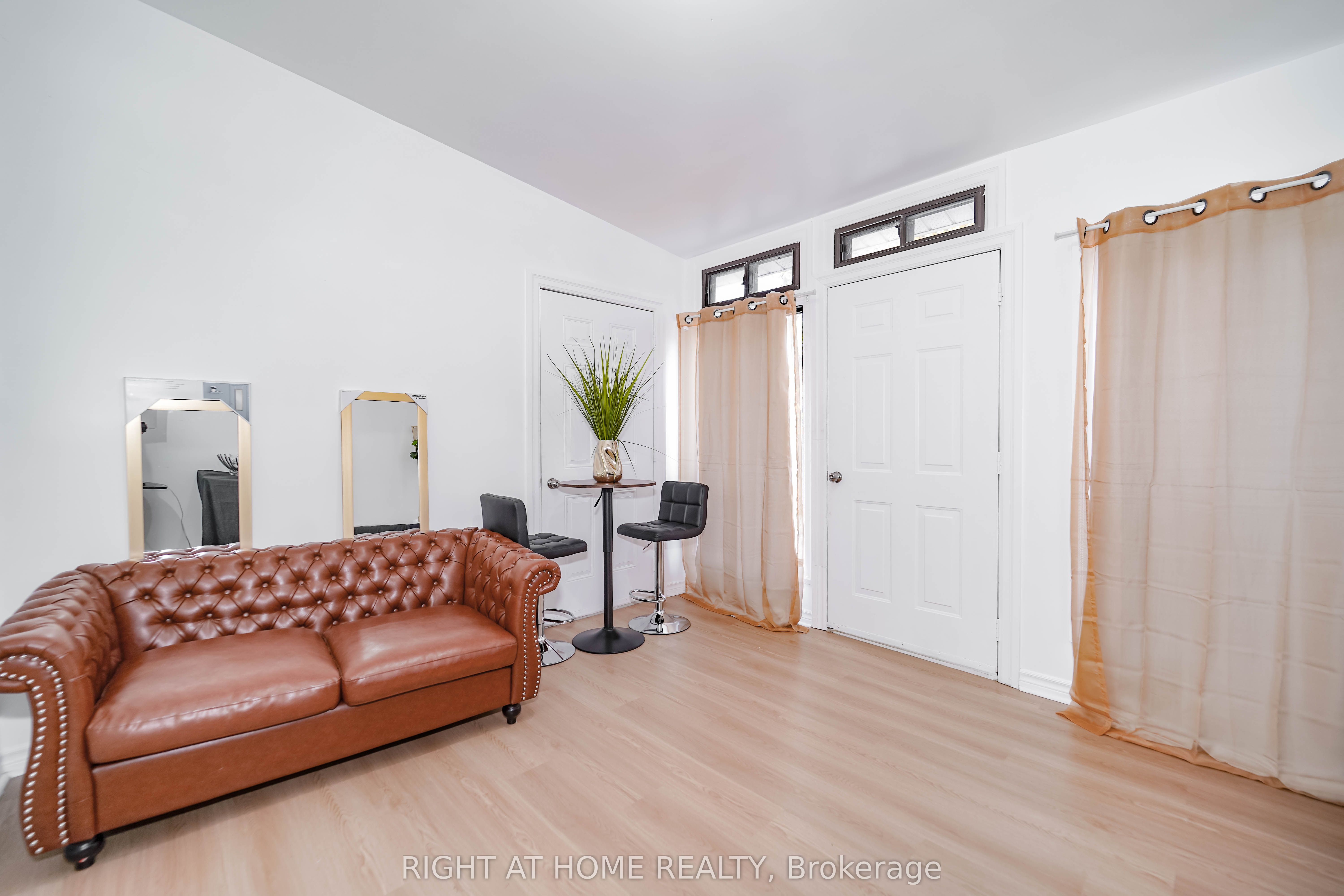 1092 Bathurst Street Property Photo 29
