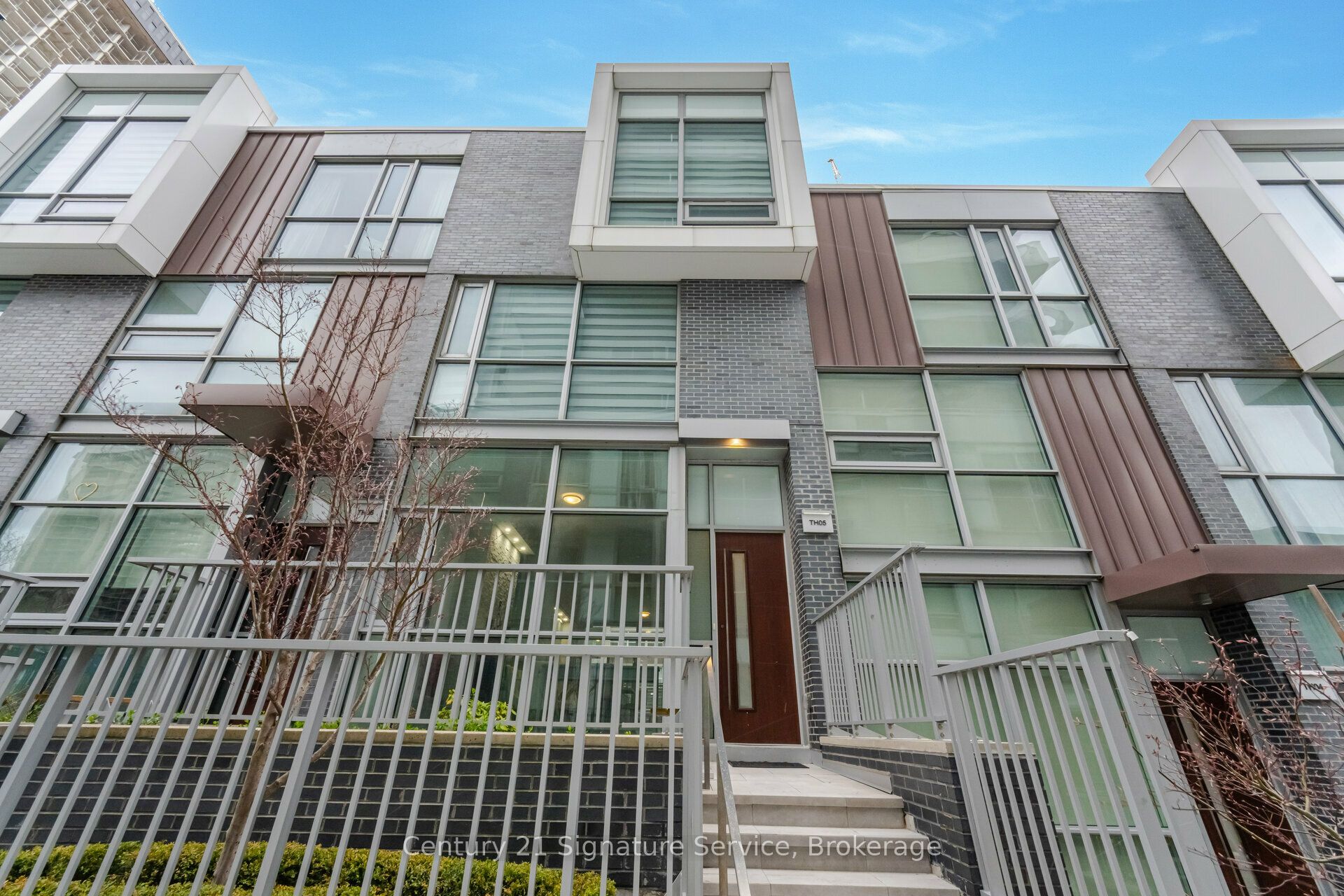 #th05 - 101 Erskine Avenue Property Photo 2