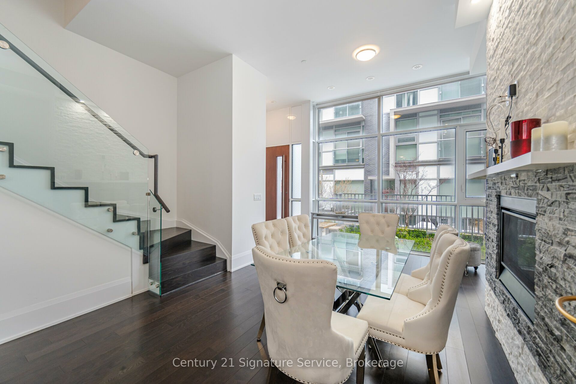#th05 - 101 Erskine Avenue Property Photo 4