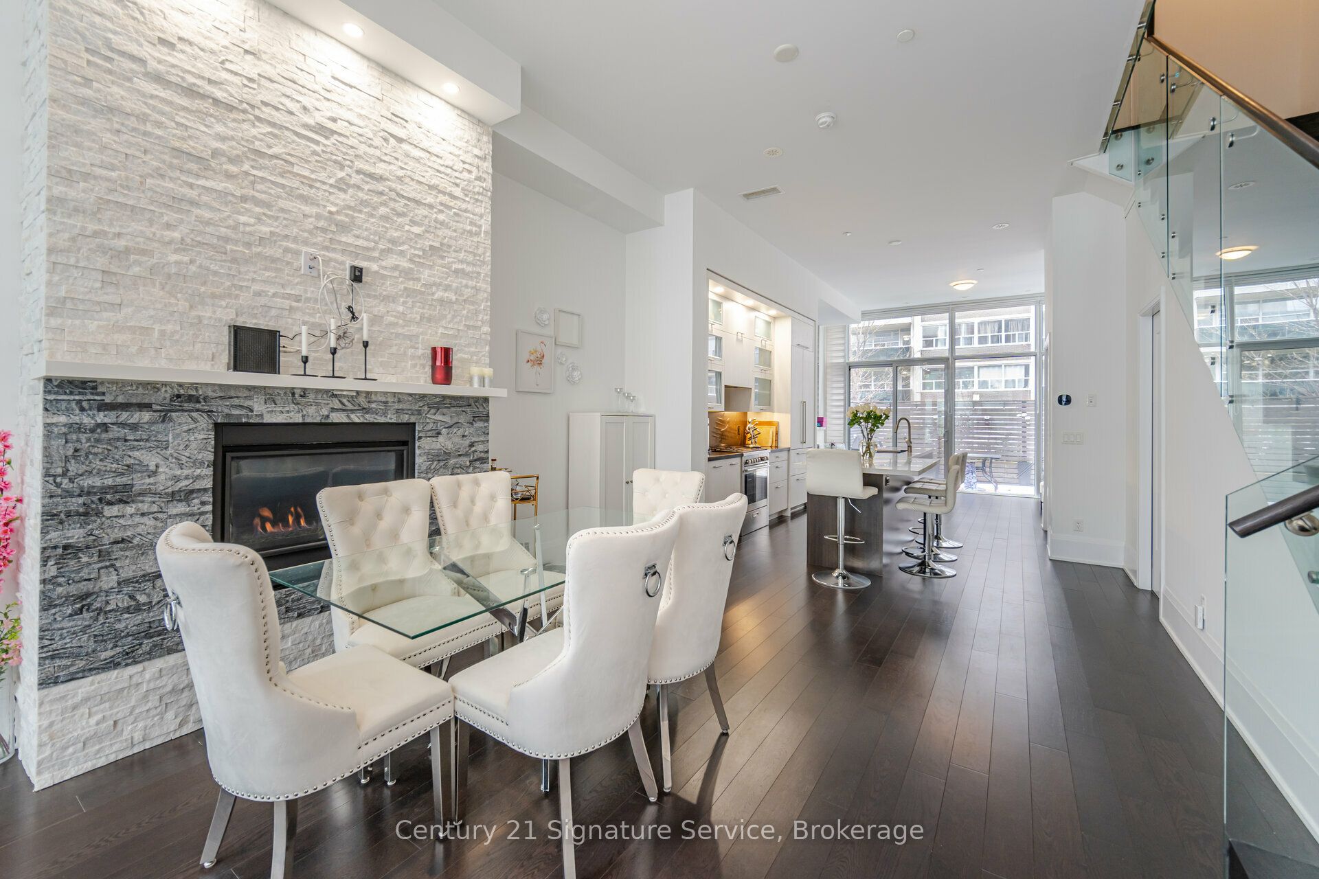 #th05 - 101 Erskine Avenue Property Photo 5