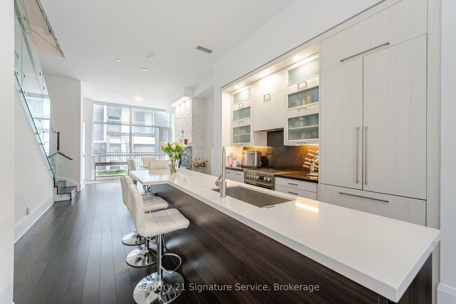 #th05 - 101 Erskine Avenue Property Photo 7