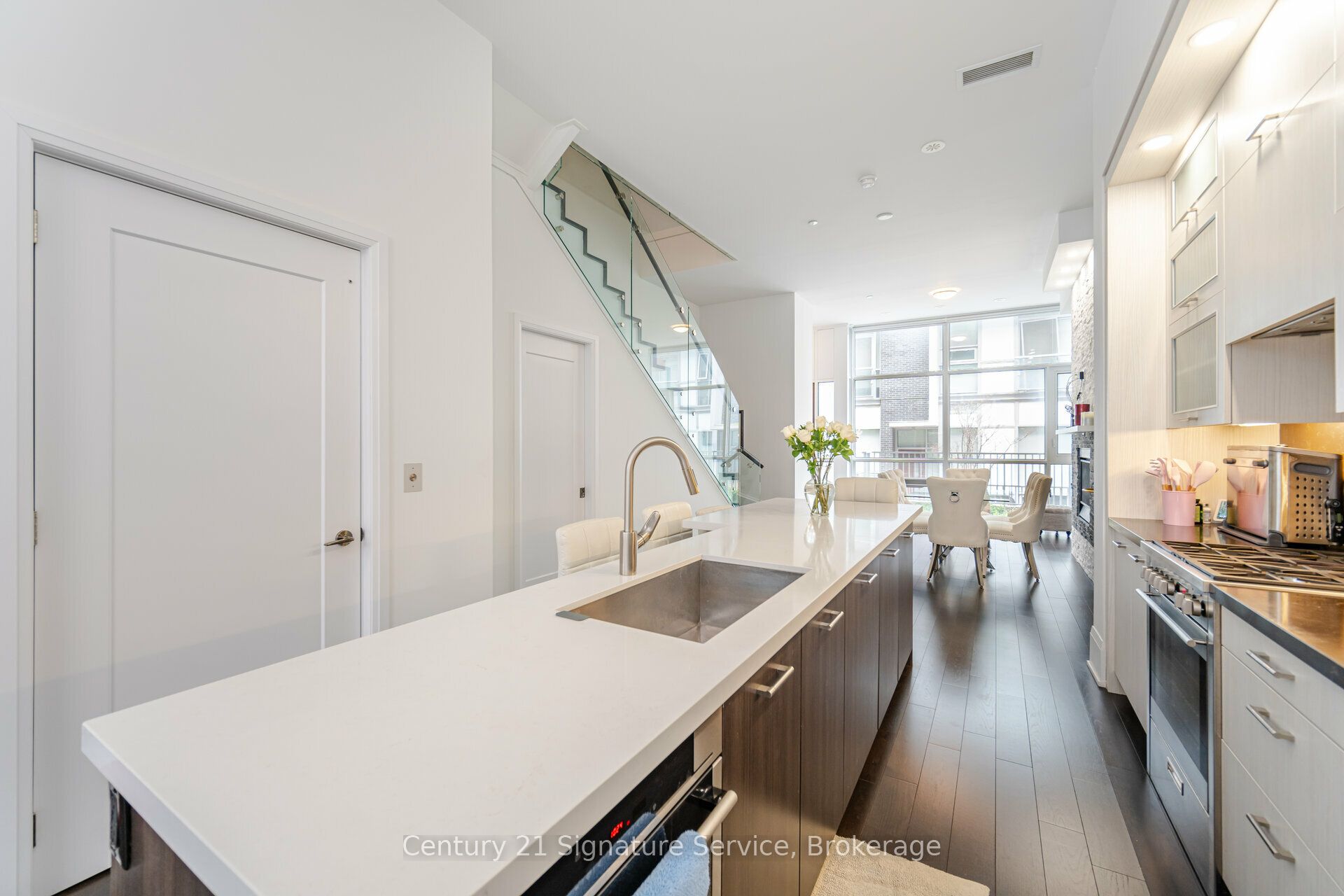 #th05 - 101 Erskine Avenue Property Photo 8