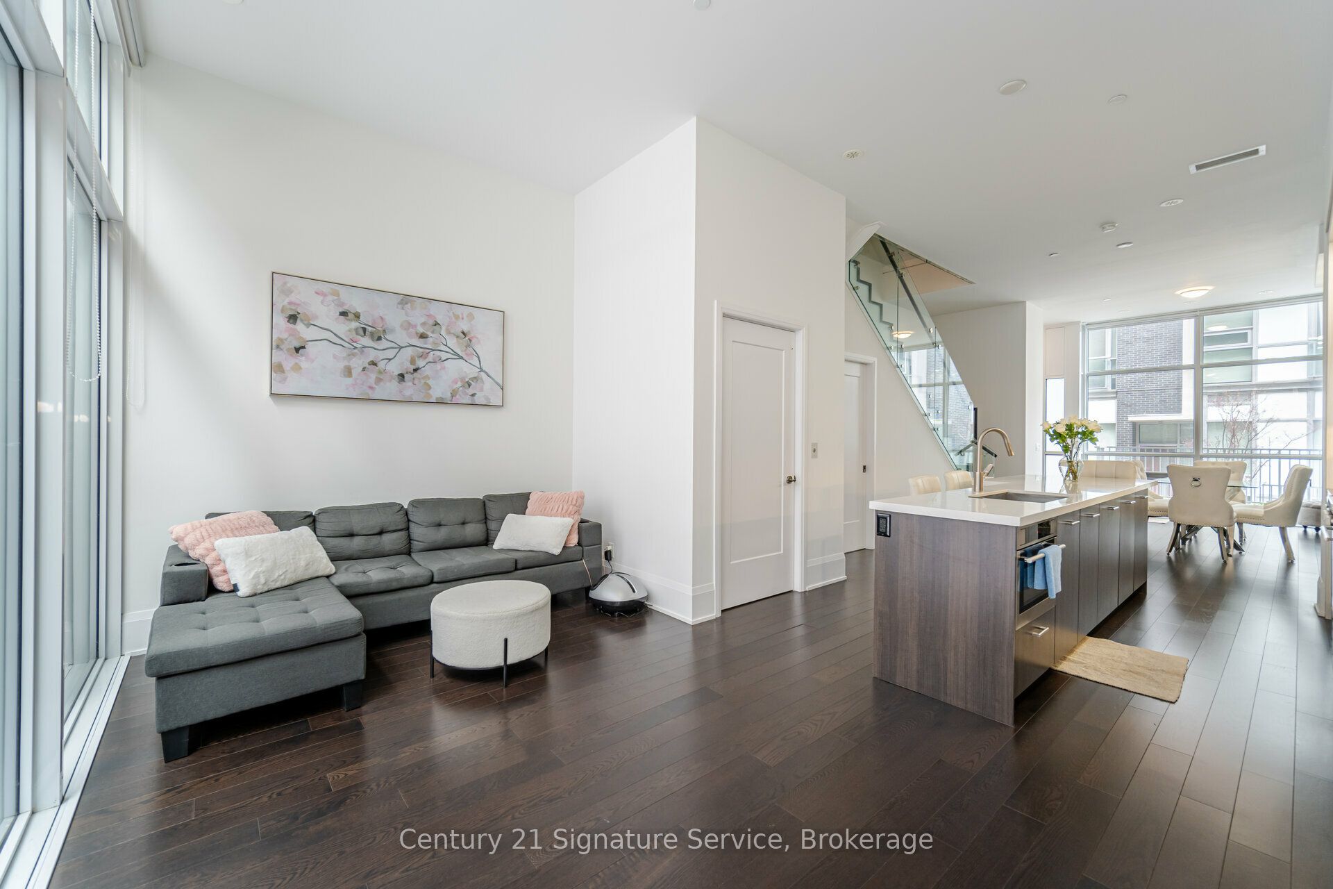 #th05 - 101 Erskine Avenue Property Photo 9