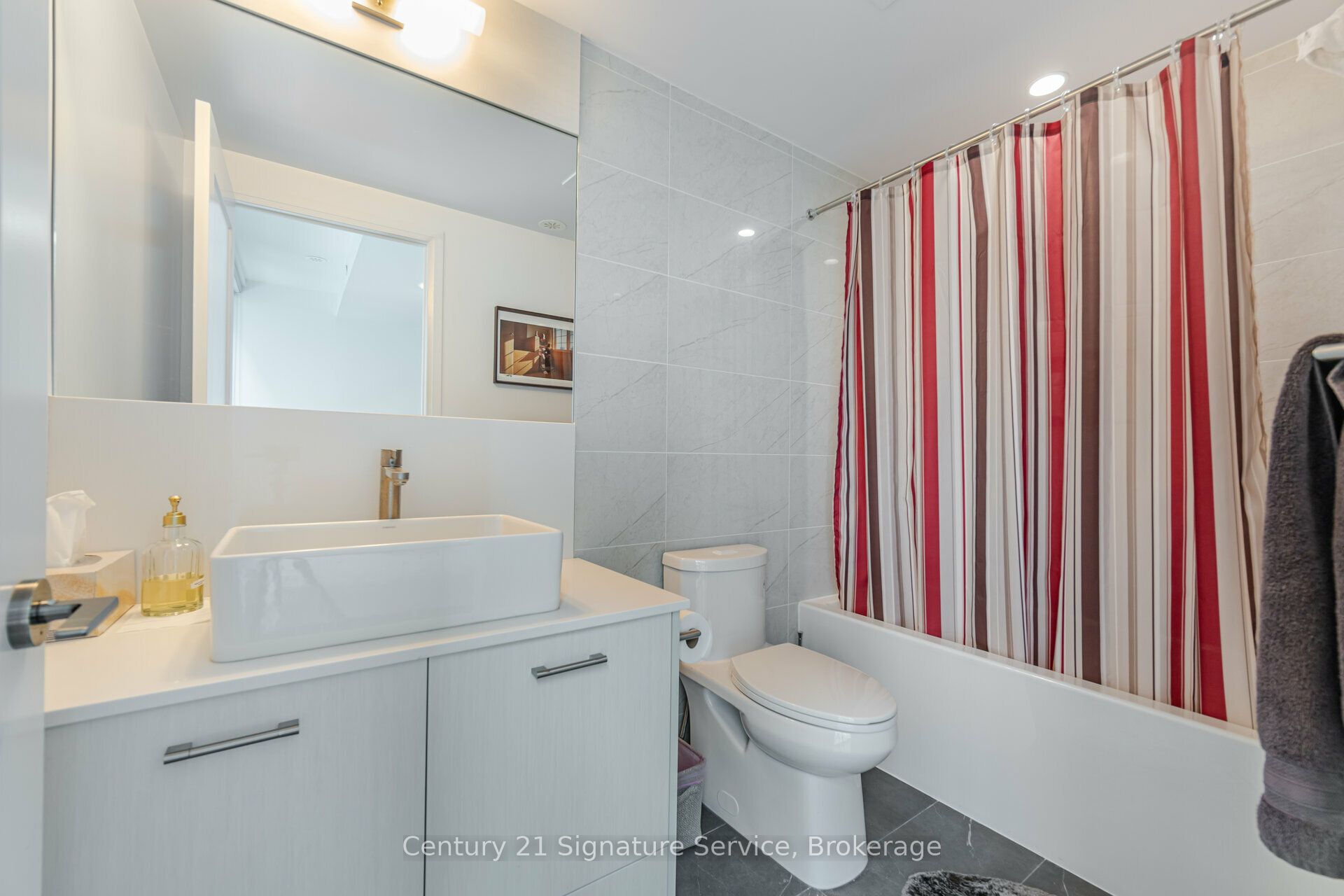 #th05 - 101 Erskine Avenue Property Photo 19