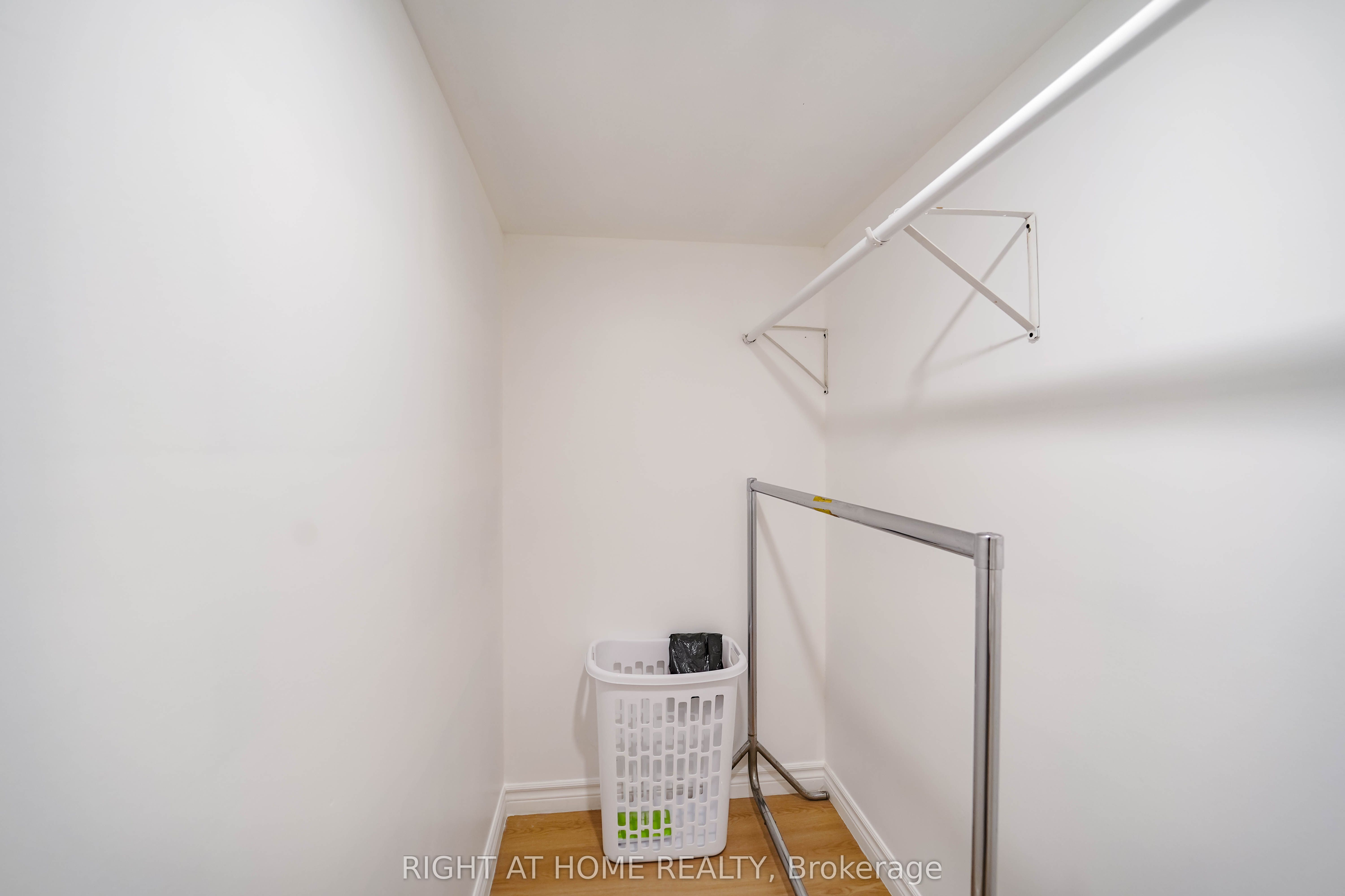 #lower - 1092 Bathurst Street Property Photo 19