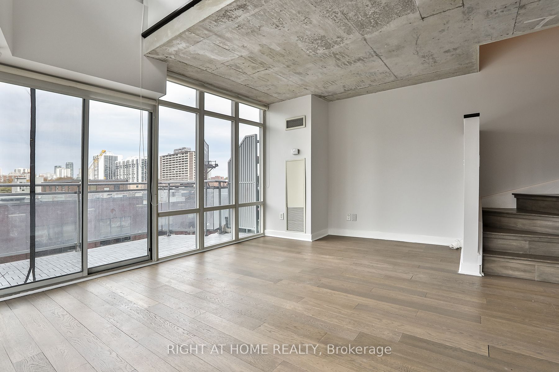 #408 - 255 Richmond Street Property Photo 2