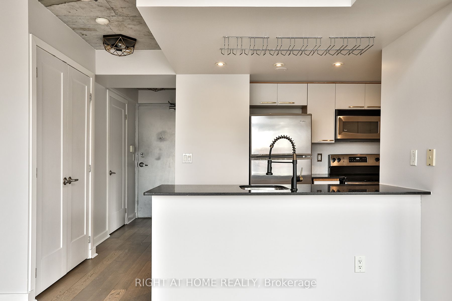 #408 - 255 Richmond Street Property Photo 5