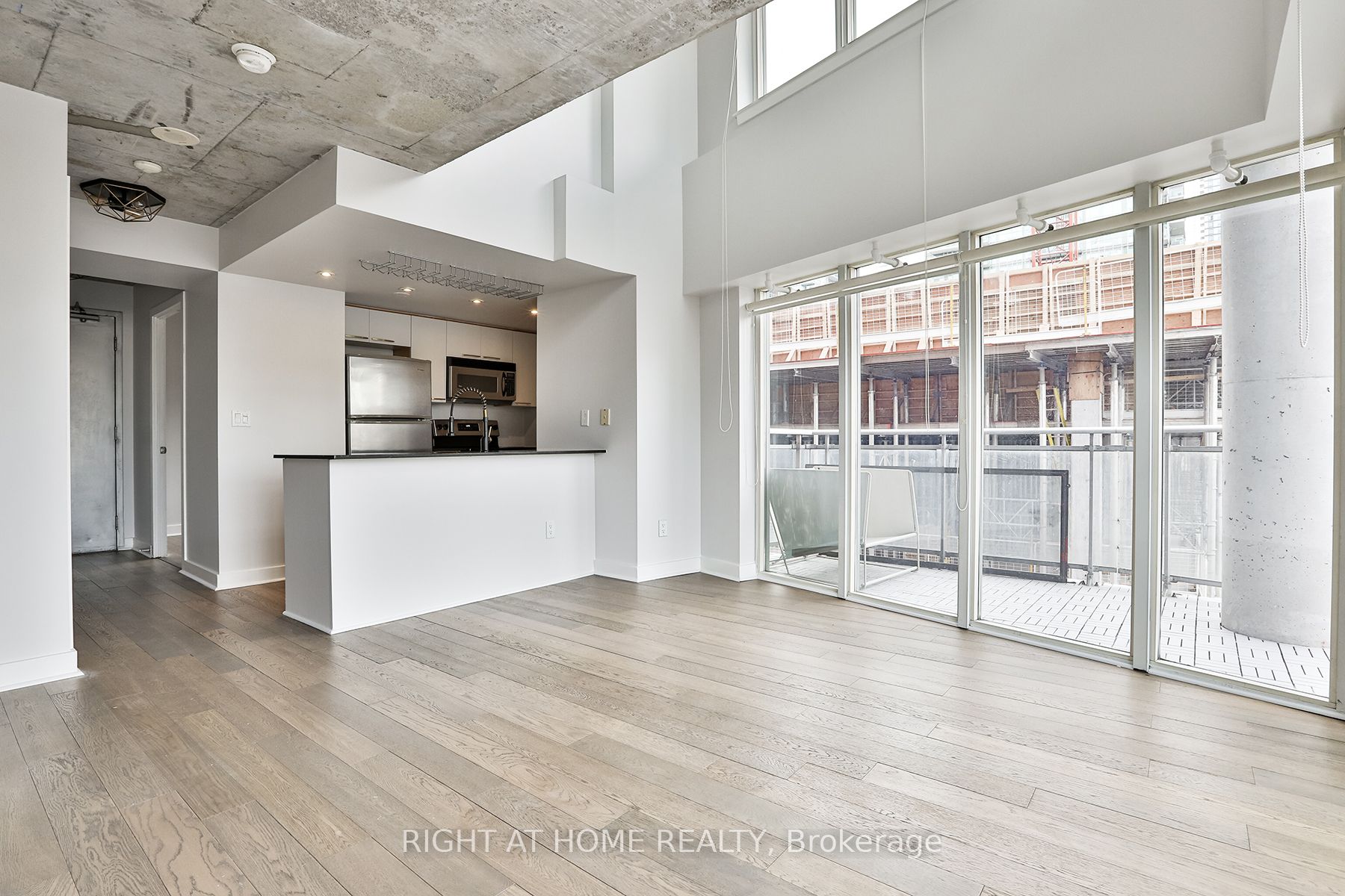#408 - 255 Richmond Street Property Photo 8