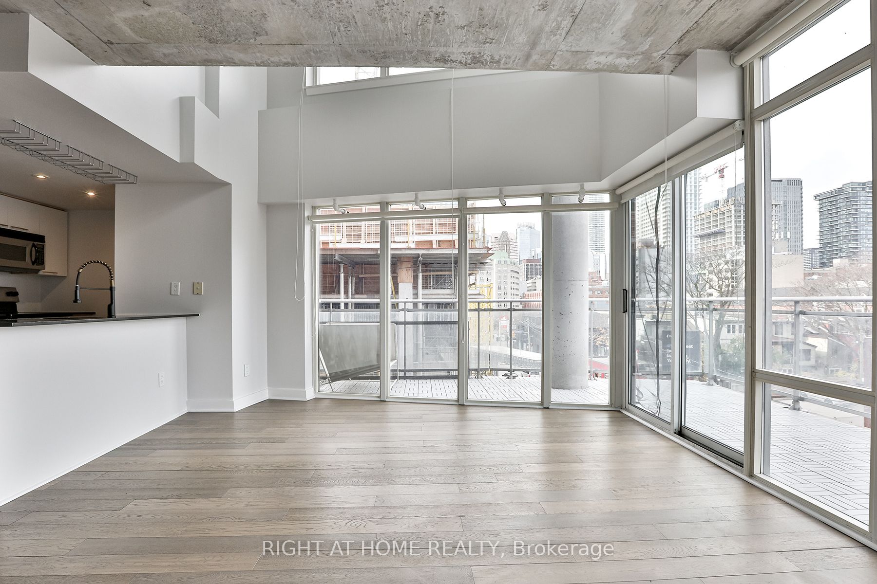 #408 - 255 Richmond Street Property Photo 9