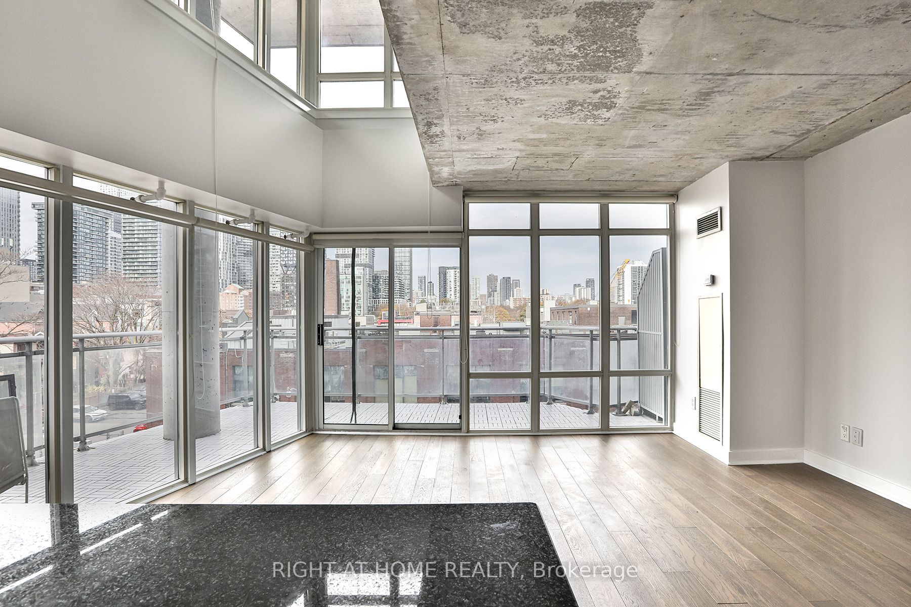 #408 - 255 Richmond Street Property Photo 10