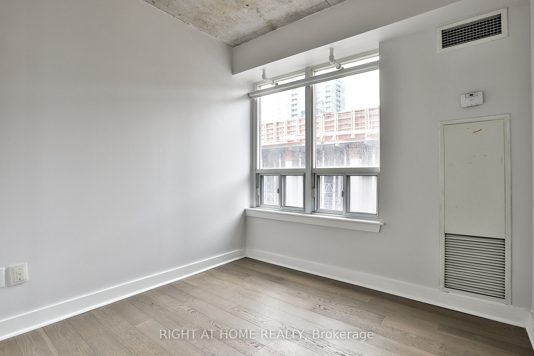 #408 - 255 Richmond Street Property Photo 15