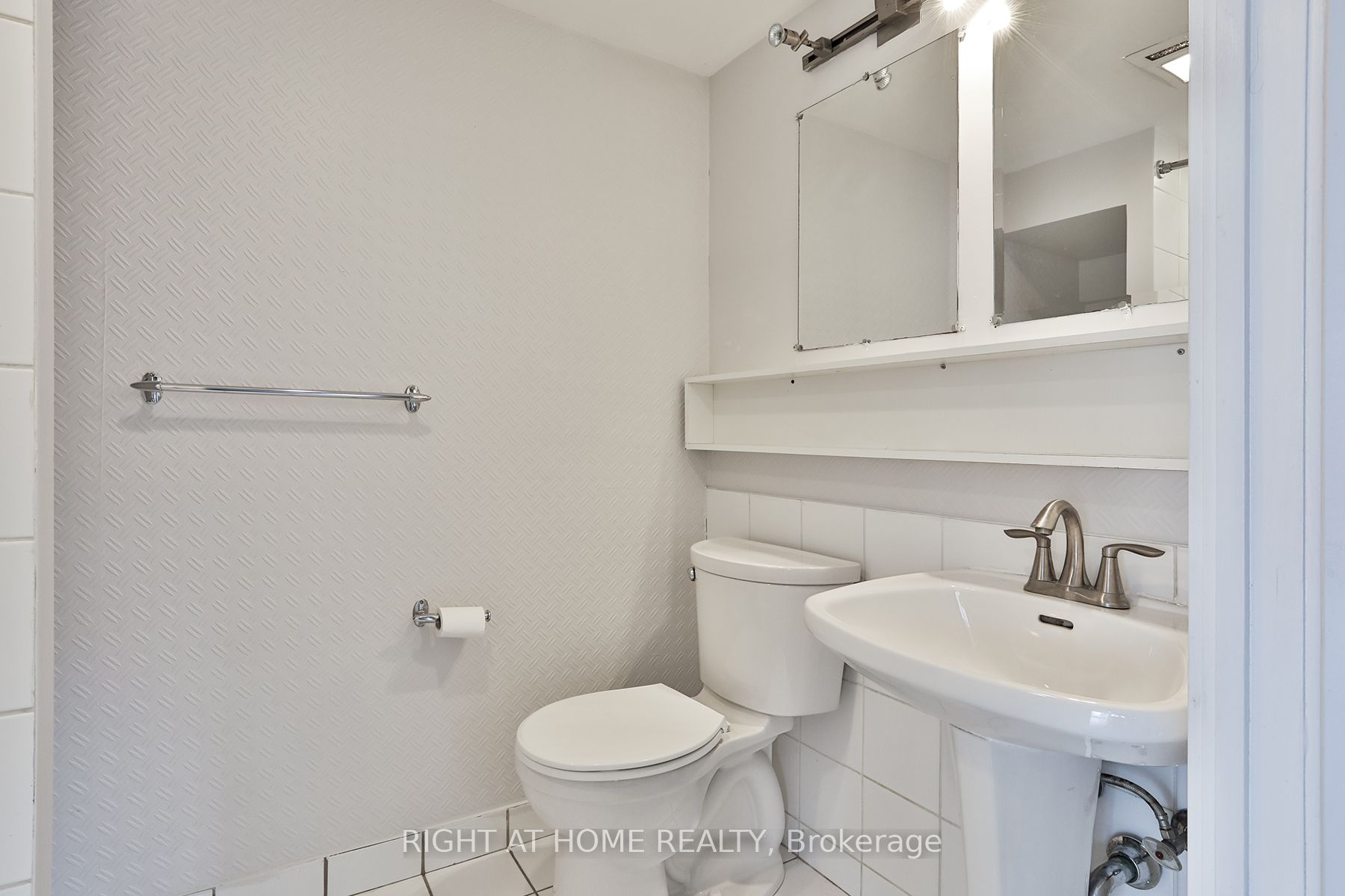 #408 - 255 Richmond Street Property Photo 17