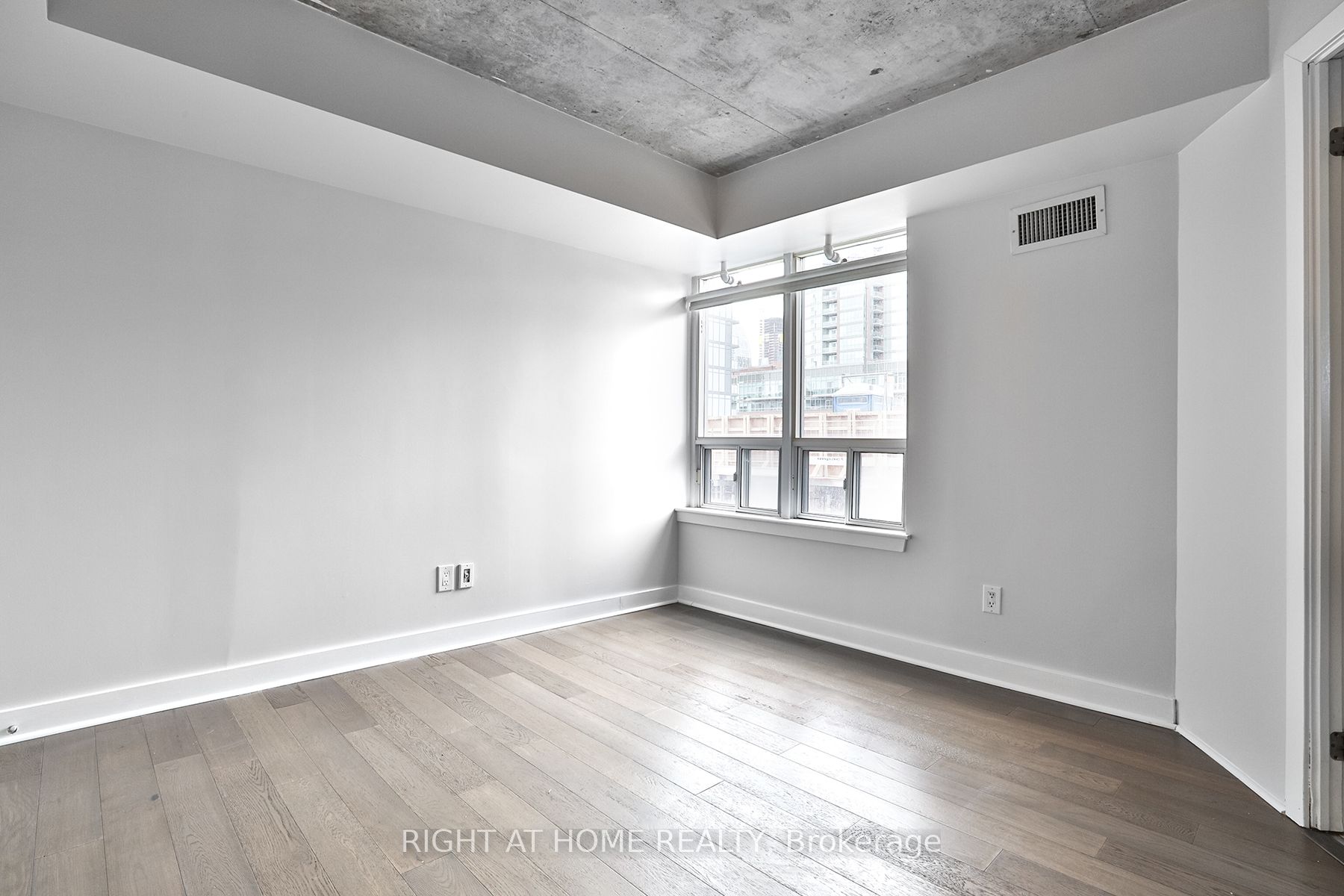 #408 - 255 Richmond Street Property Photo 28