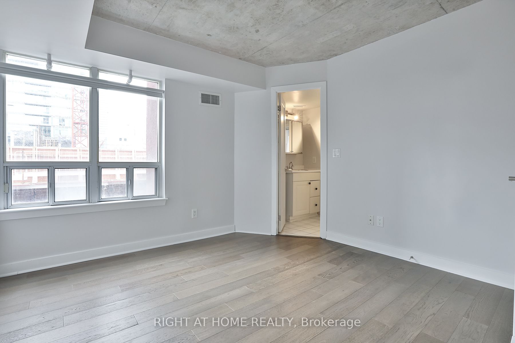 #408 - 255 Richmond Street Property Photo 31
