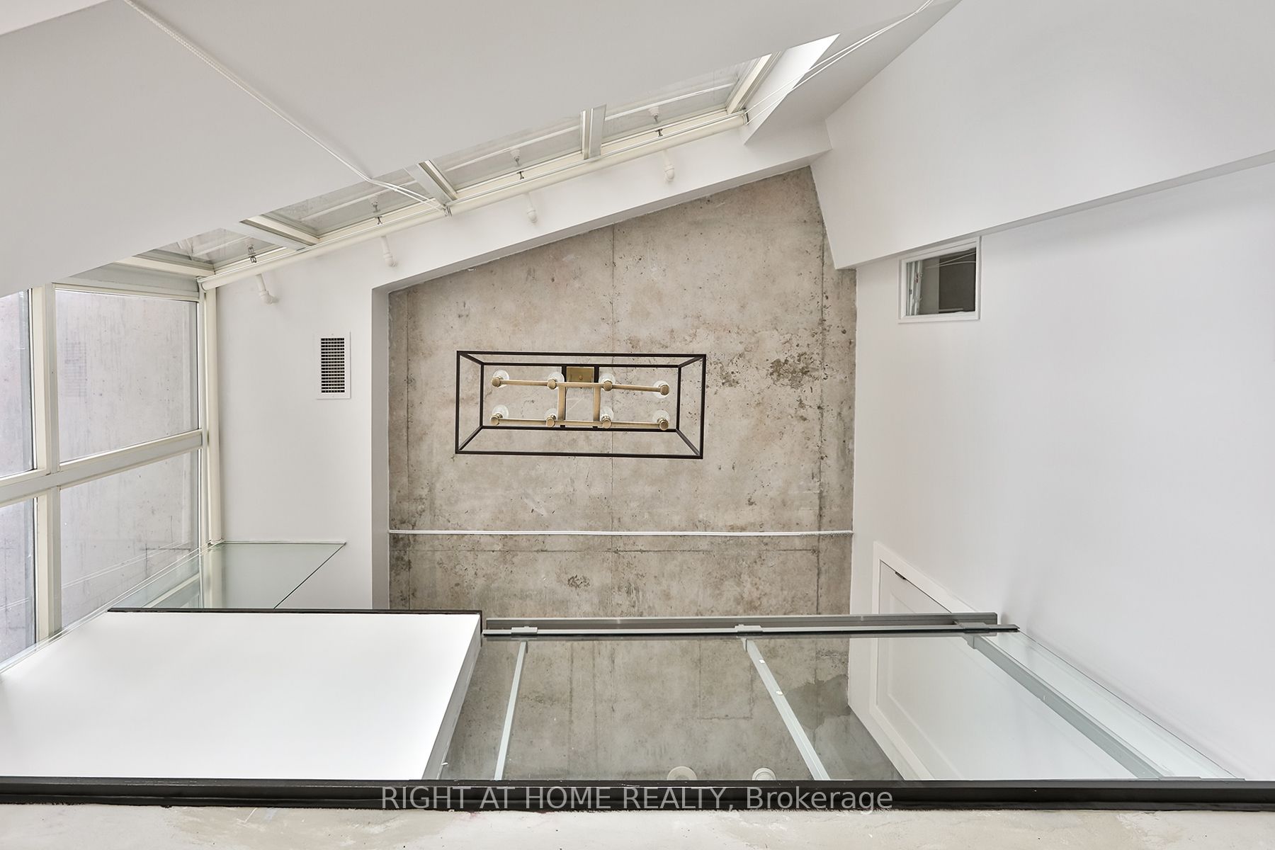 #408 - 255 Richmond Street Property Photo 32