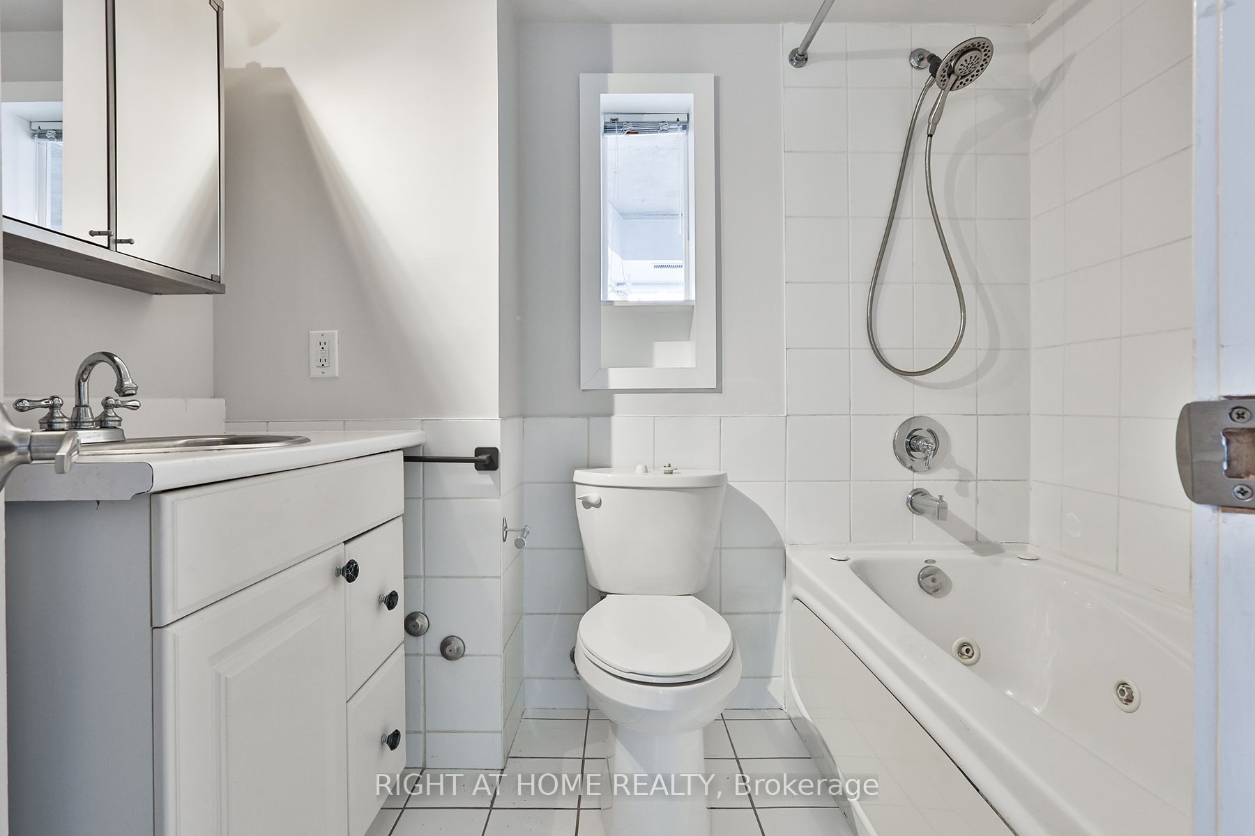 #408 - 255 Richmond Street Property Photo 33