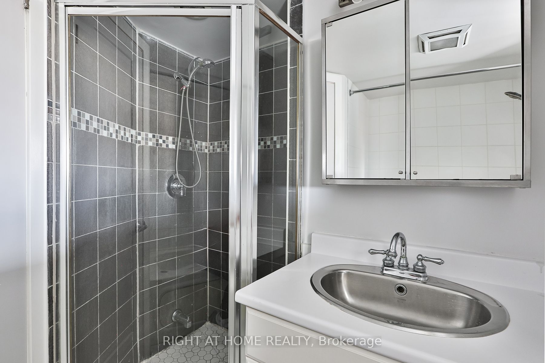 #408 - 255 Richmond Street Property Photo 34