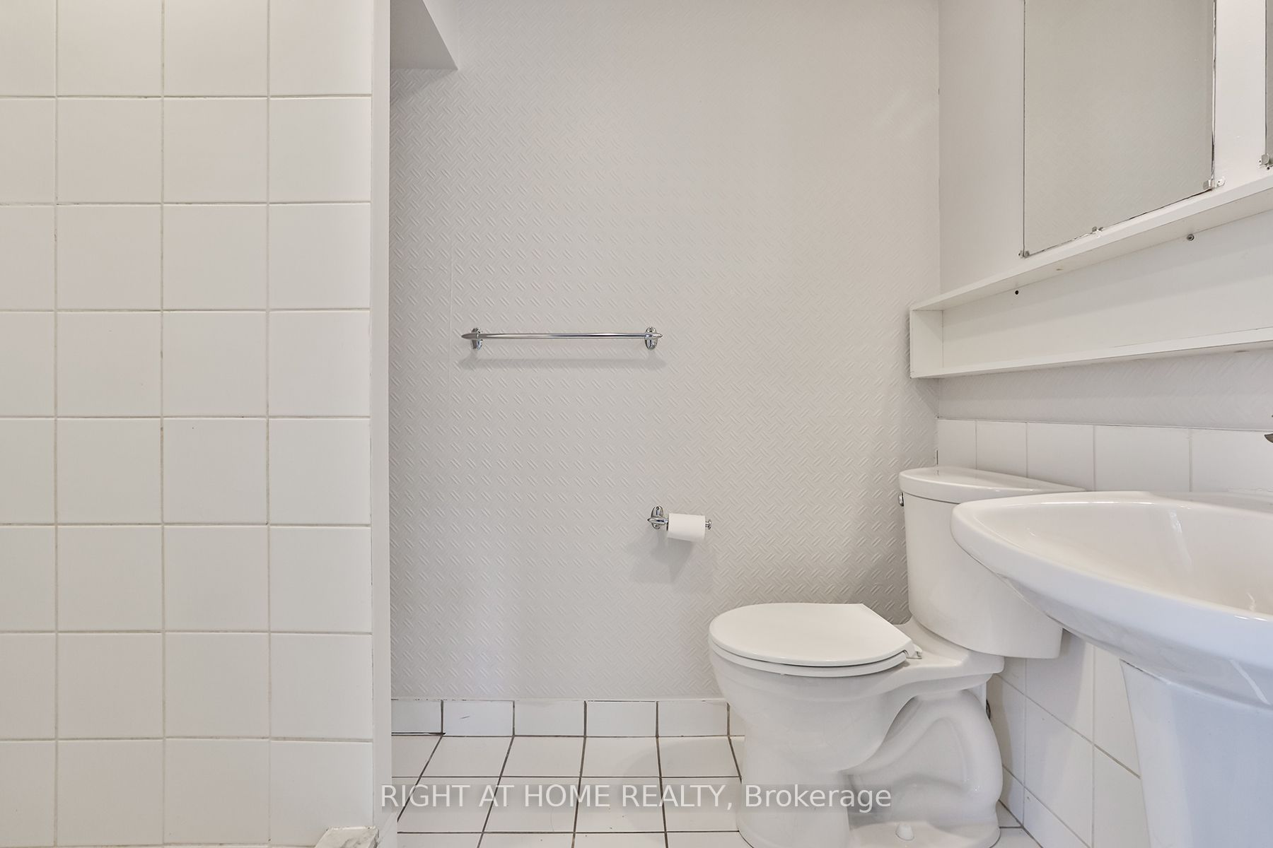 #408 - 255 Richmond Street Property Photo 35
