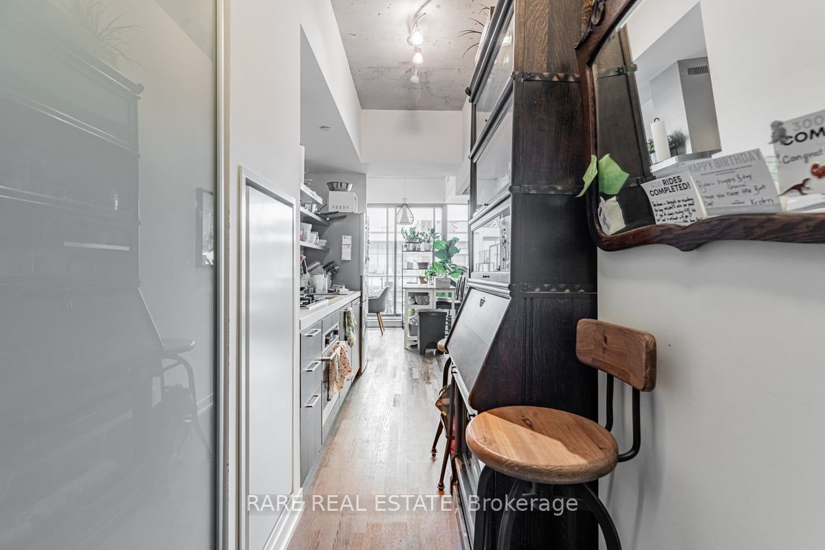 #1004 - 560 King Street Property Photo 3