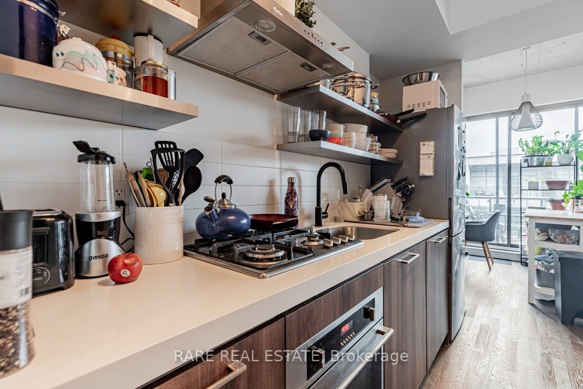#1004 - 560 King Street Property Photo 5